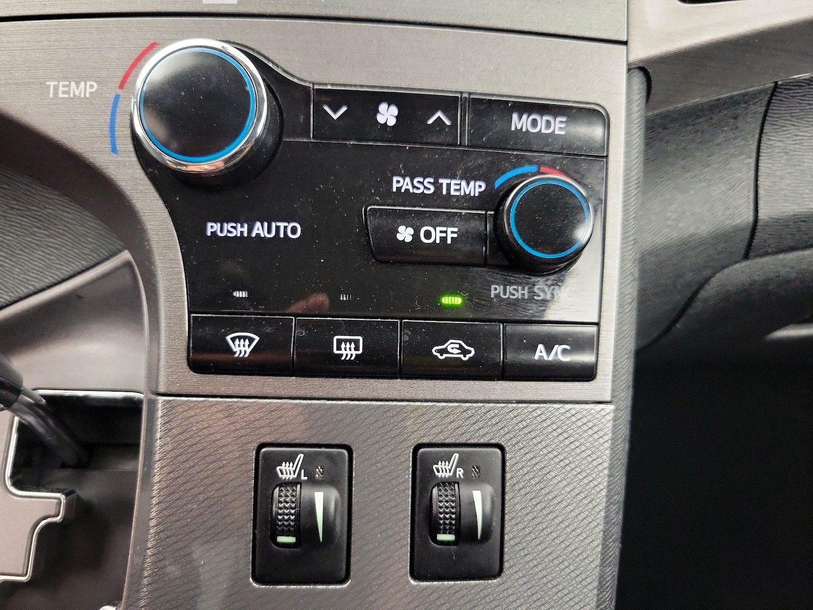 2014 Toyota Venza XLE - Photo 17