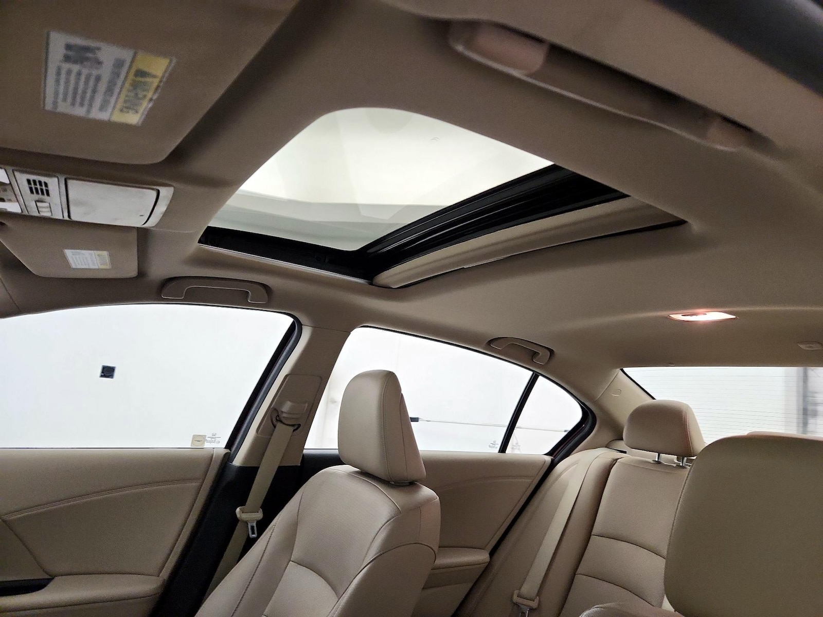 Sunroof(s) & Overhead Airbags