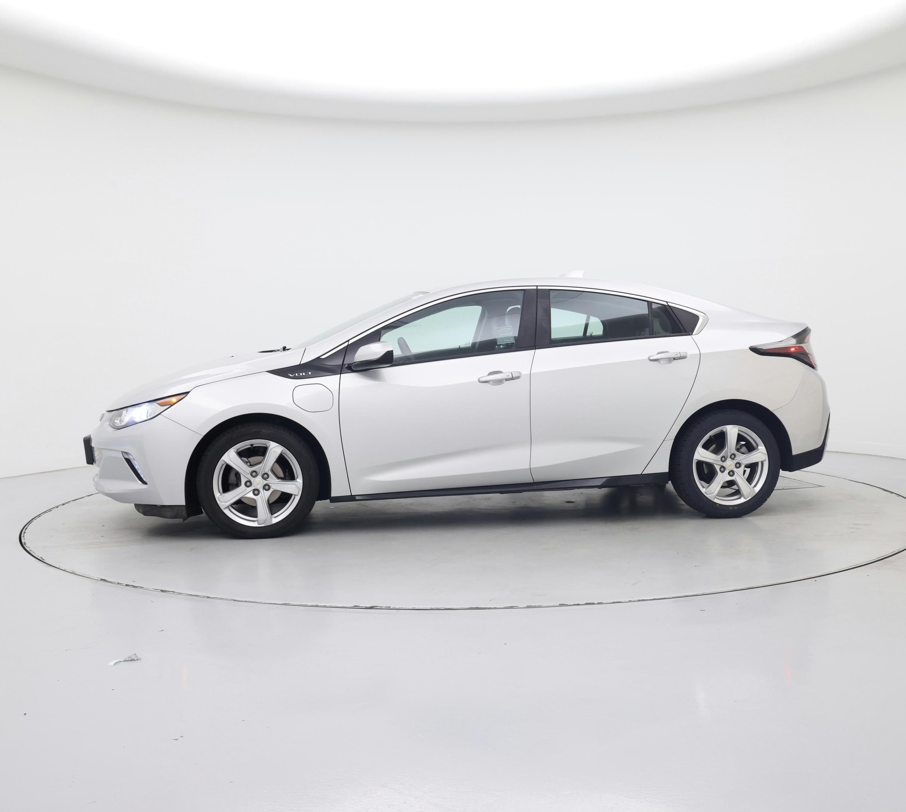 Thumbnail: 2018 Chevrolet Volt - 3