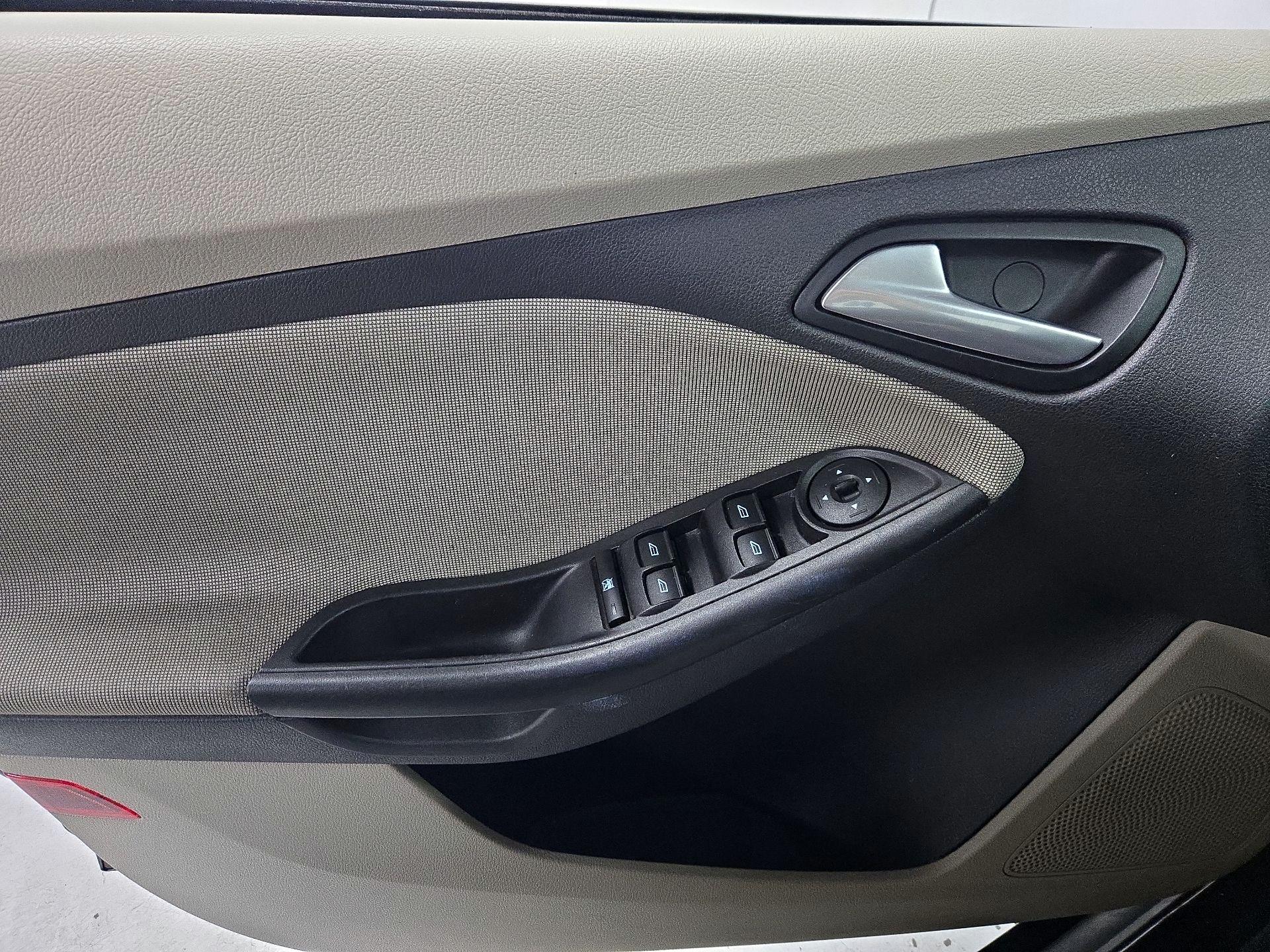 Thumbnail: 2014 Ford Focus - 12