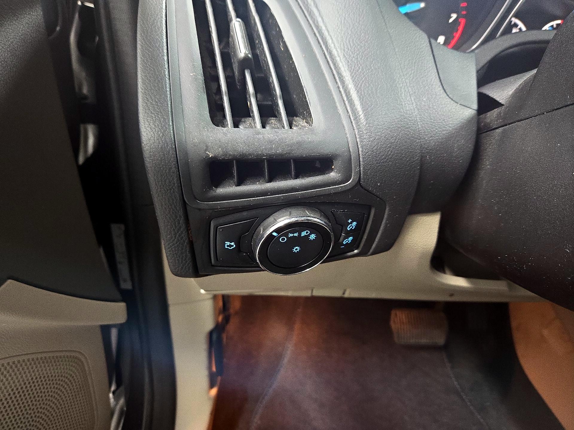 Thumbnail: 2014 Ford Focus - 13