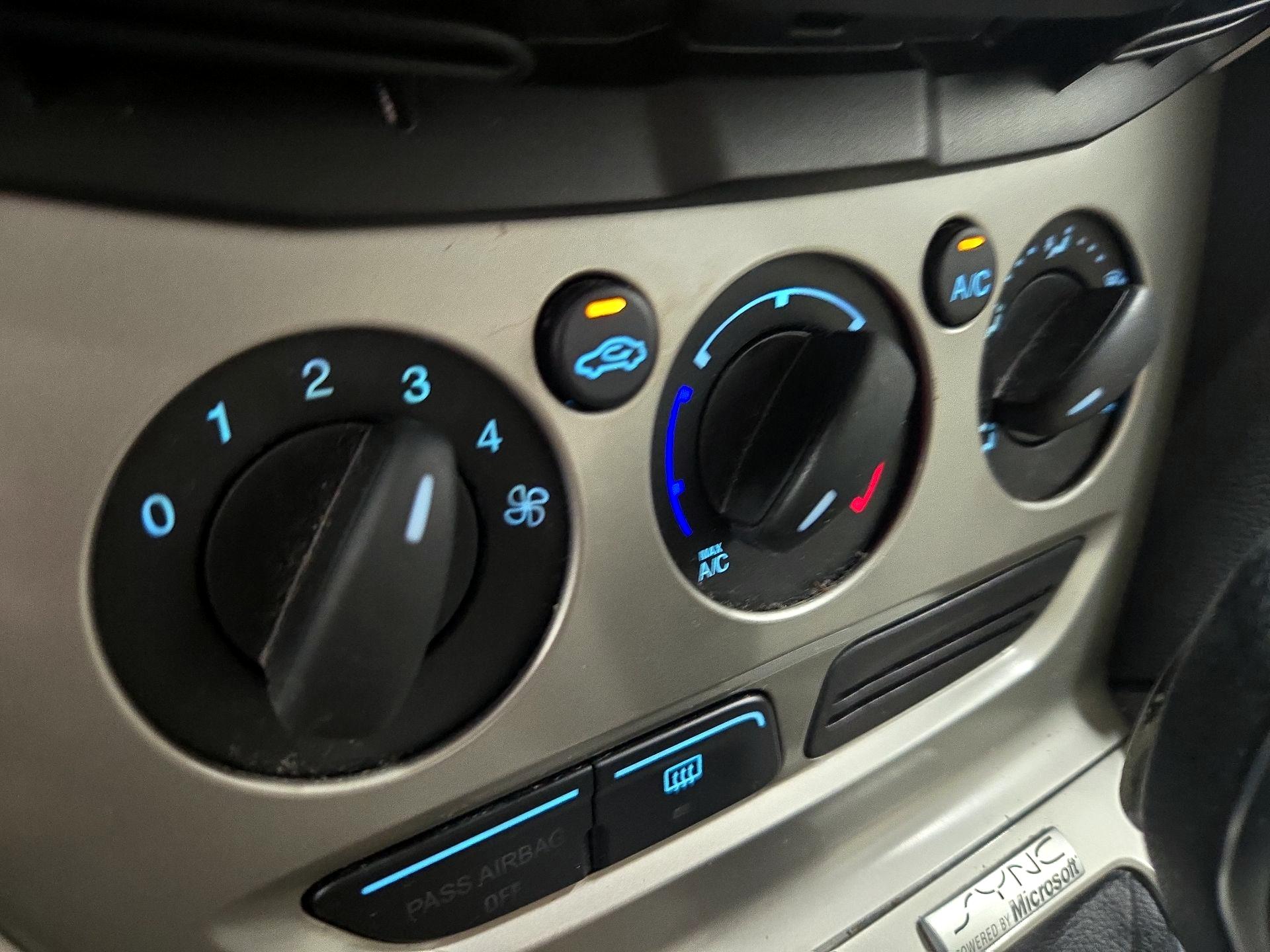 Thumbnail: 2014 Ford Focus - 15