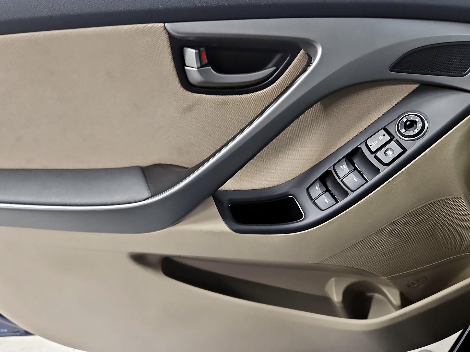 Thumbnail: 2015 Hyundai Elantra - 12