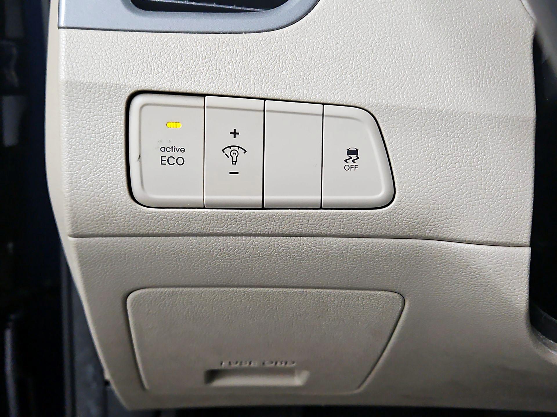 Thumbnail: 2015 Hyundai Elantra - 13