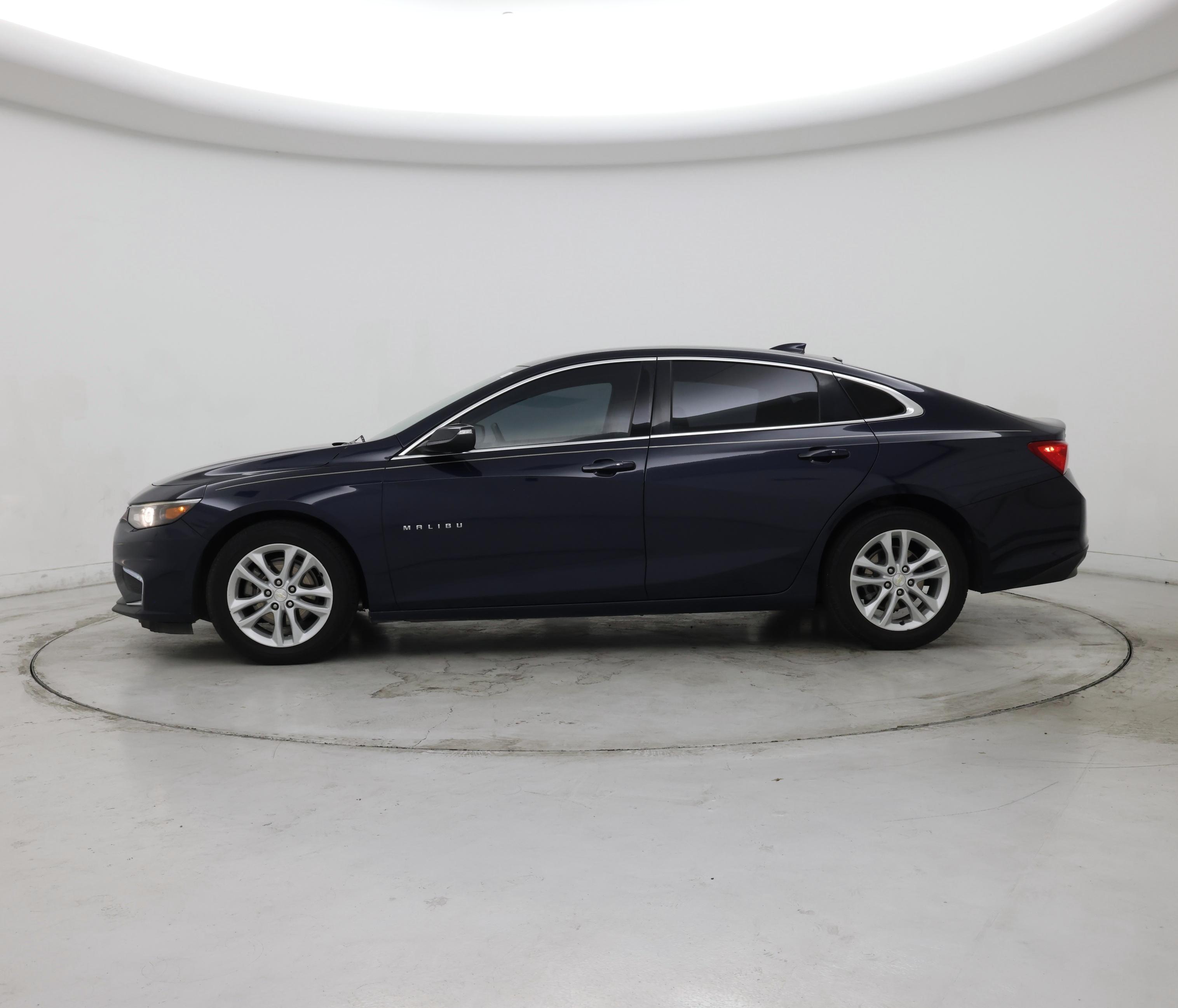 Thumbnail: 2018 Chevrolet Malibu - 3