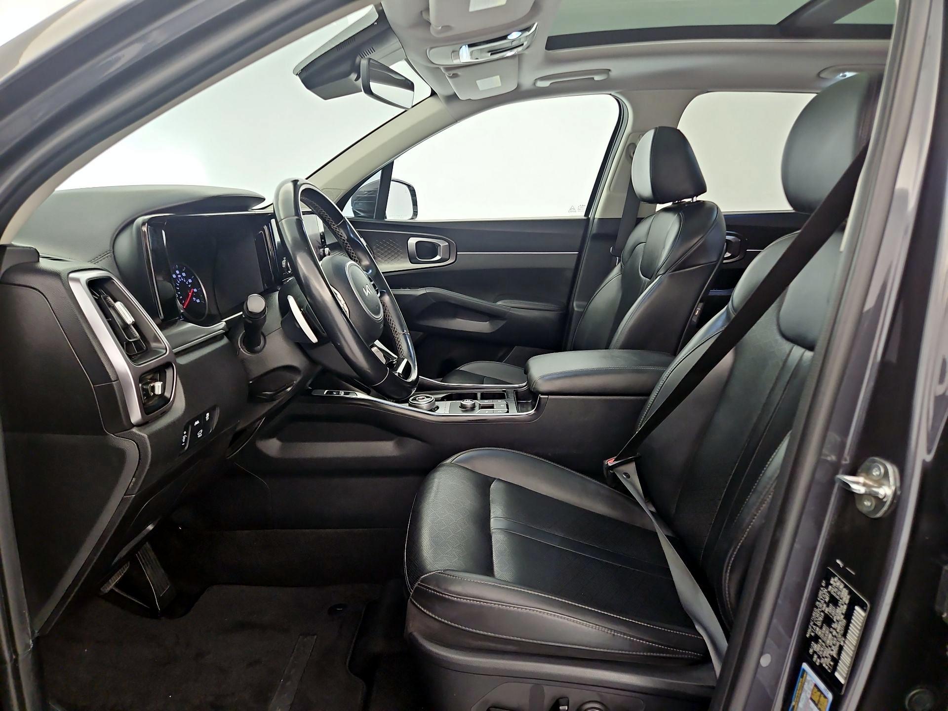Thumbnail: 2023 Kia Sorento - 11