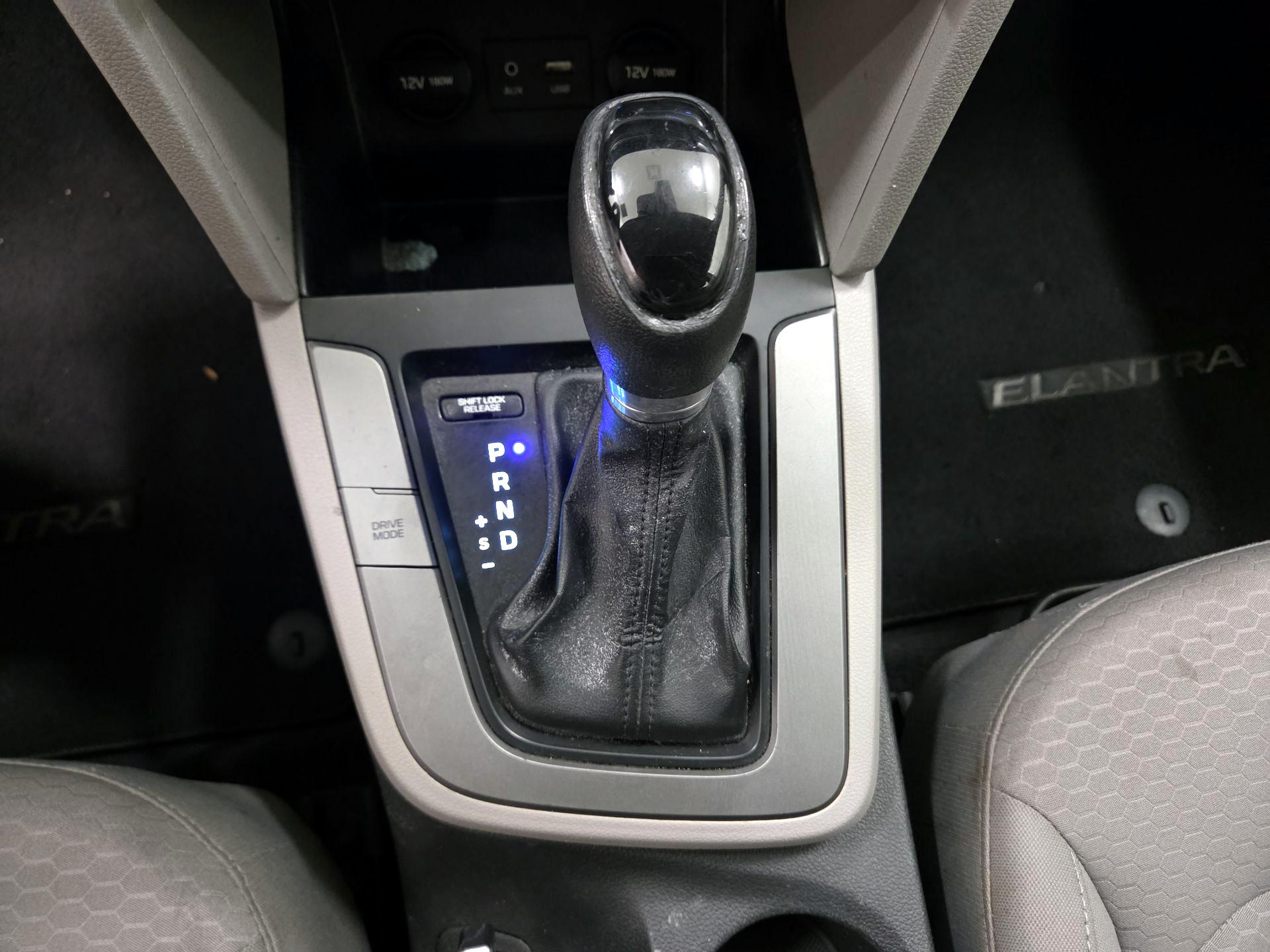 Thumbnail: 2020 Hyundai Elantra - 17