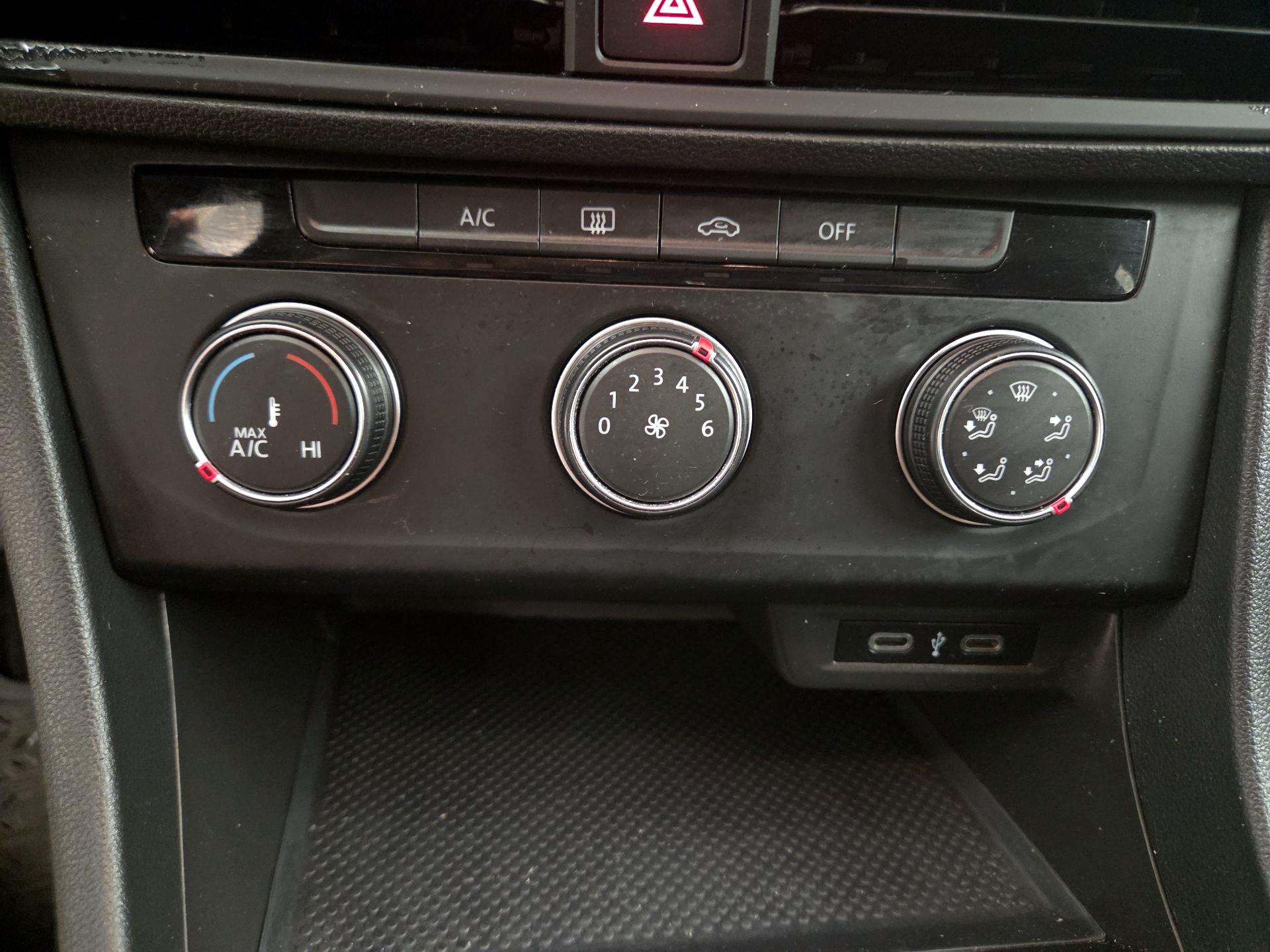 Thumbnail: 2021 Volkswagen Jetta - 16