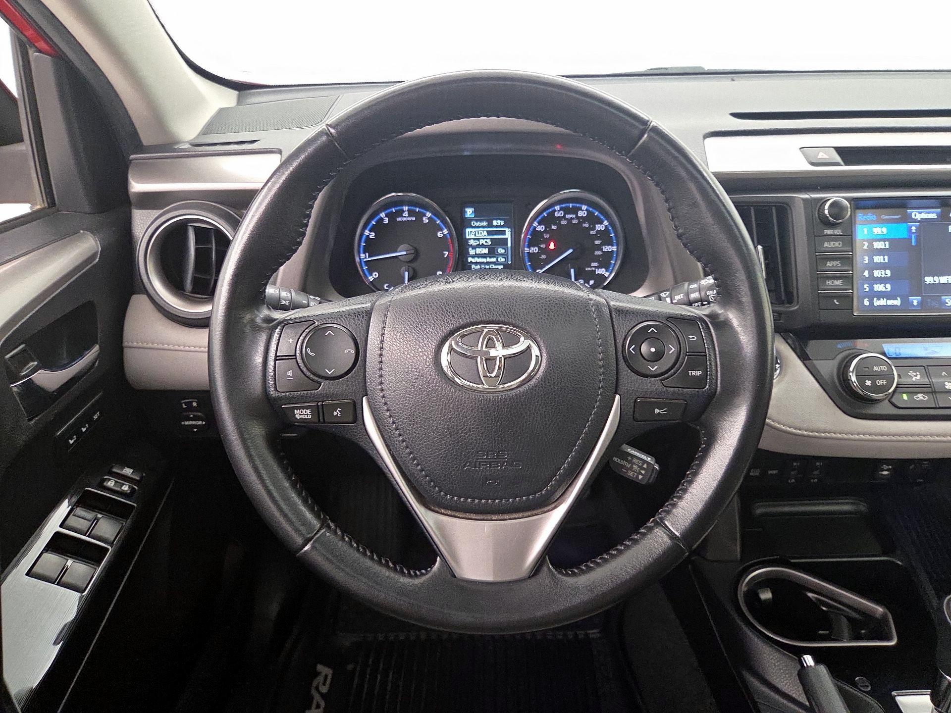 Thumbnail: 2016 Toyota RAV4 - 10