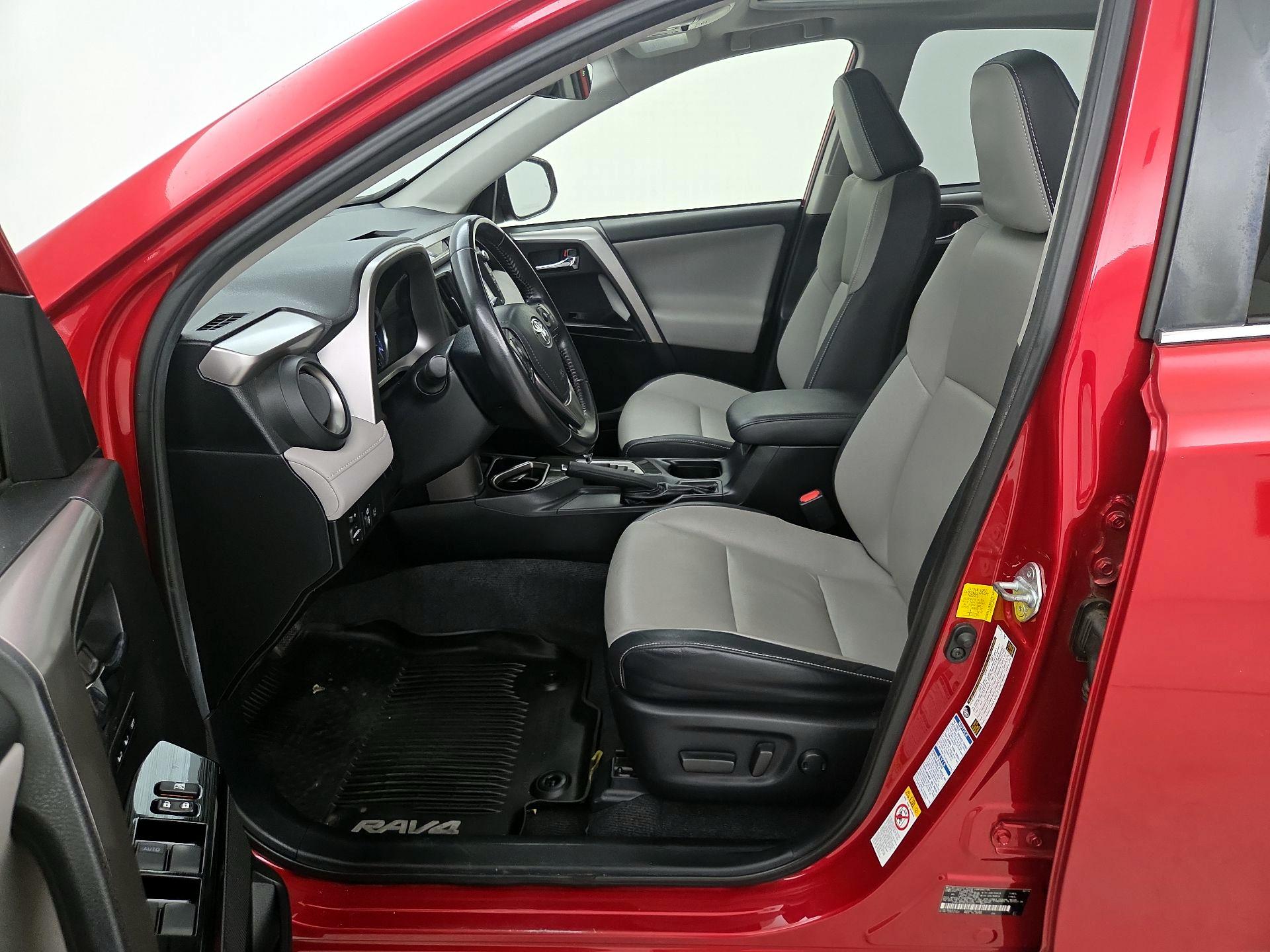 Thumbnail: 2016 Toyota RAV4 - 11