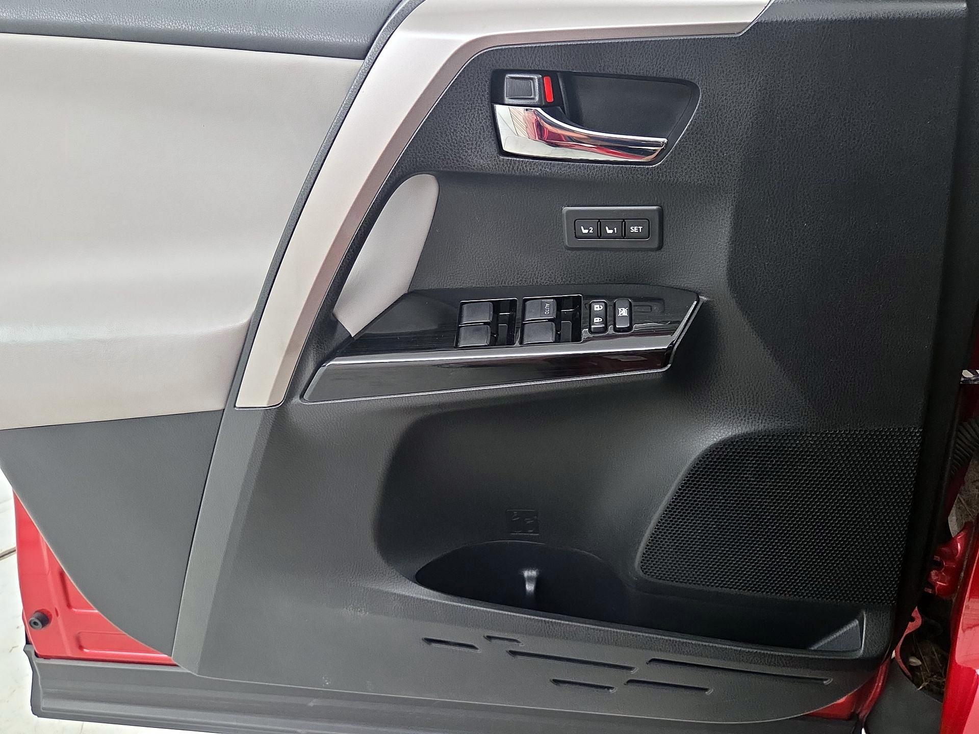 Thumbnail: 2016 Toyota RAV4 - 12