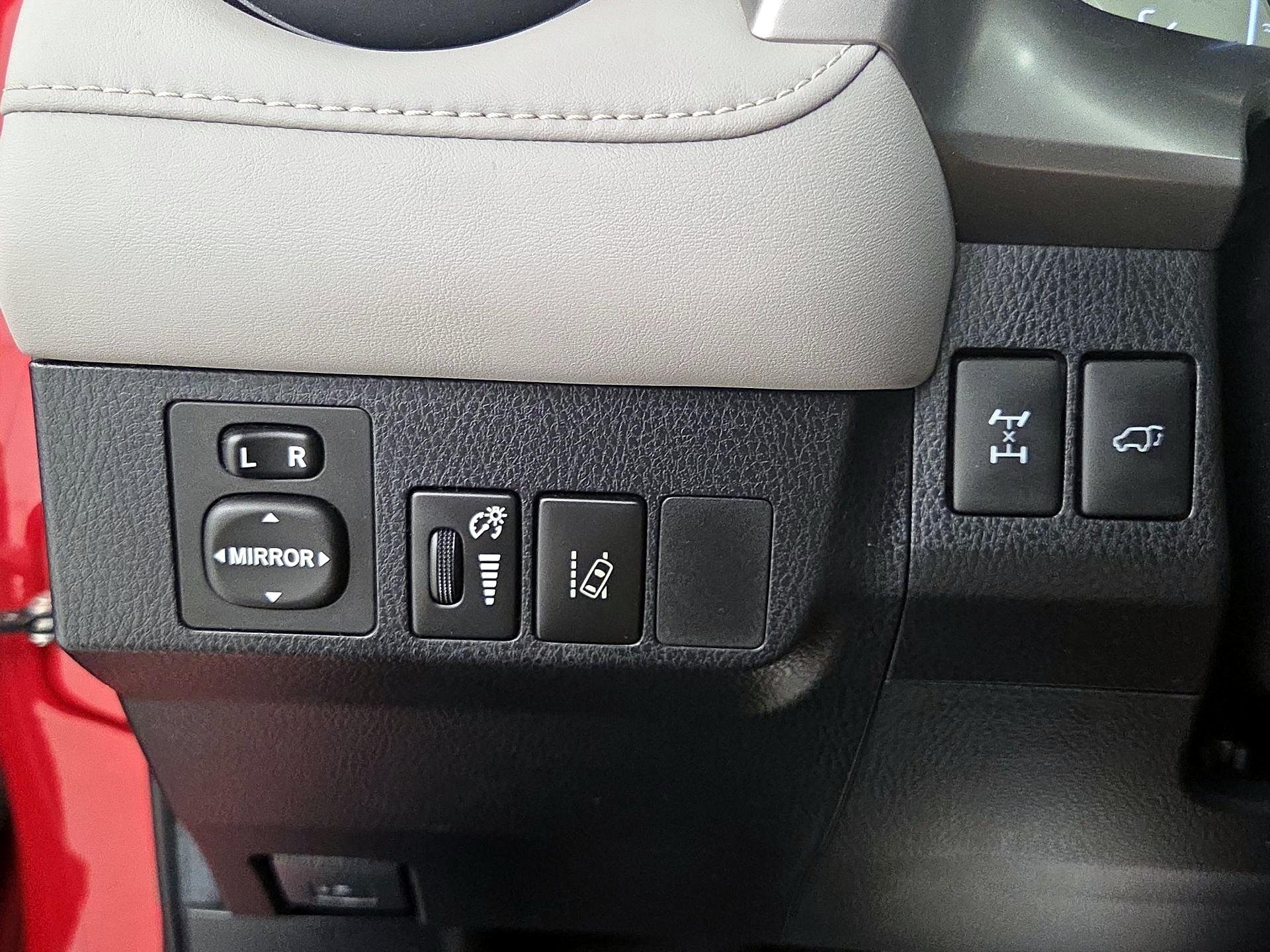 Thumbnail: 2016 Toyota RAV4 - 13