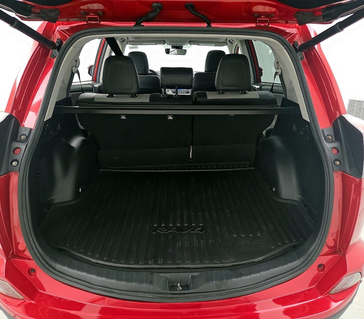 Trunk/Cargo (Seats Up)