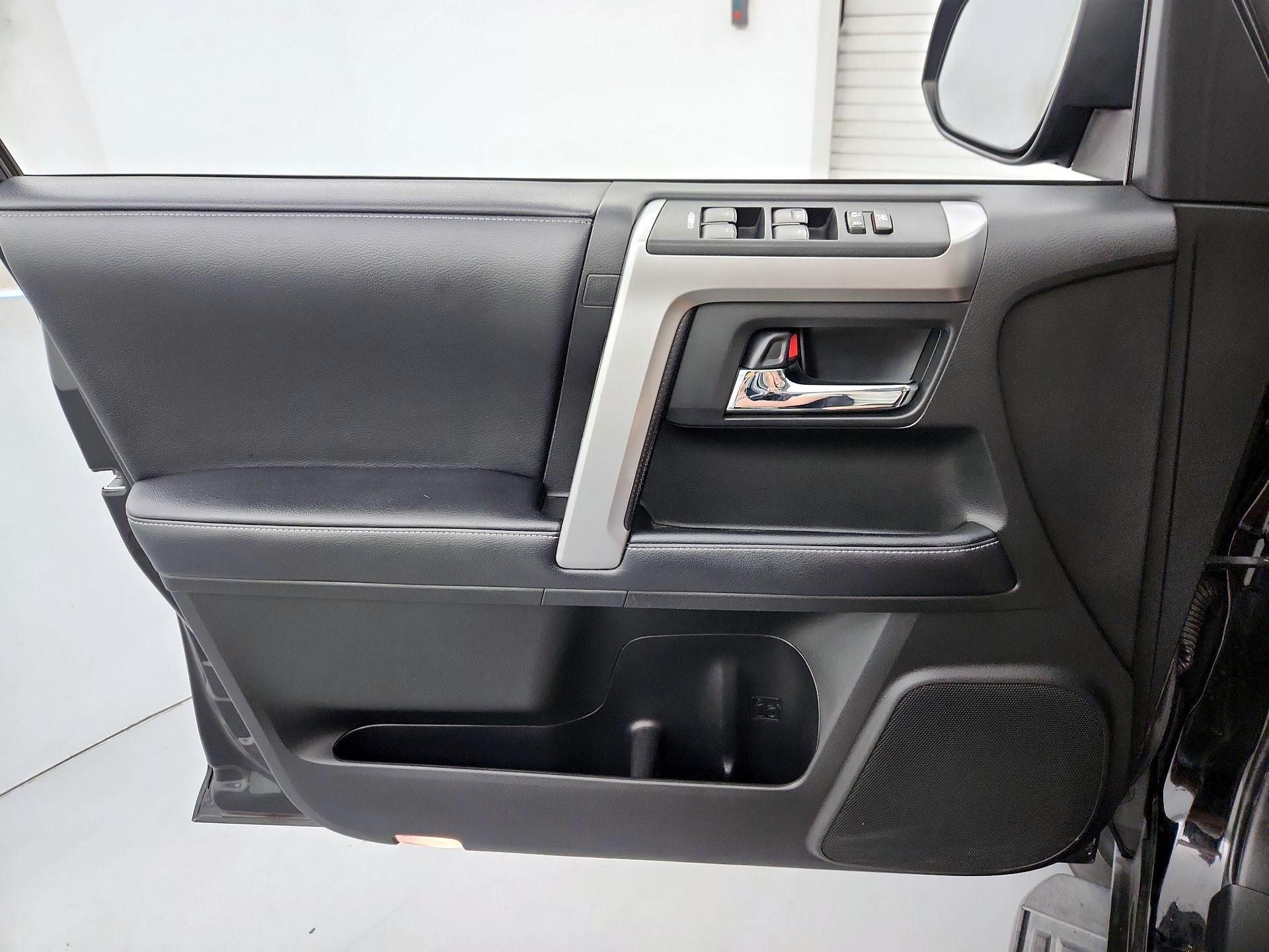 Thumbnail: 2019 Toyota 4Runner - 12