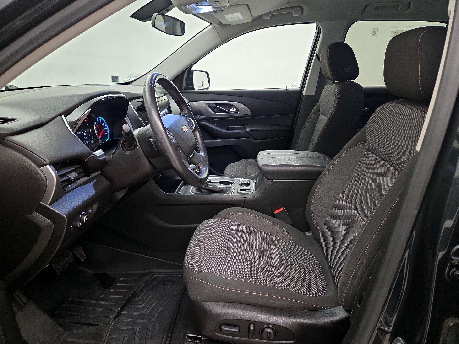 Thumbnail: 2018 Chevrolet Traverse - 11