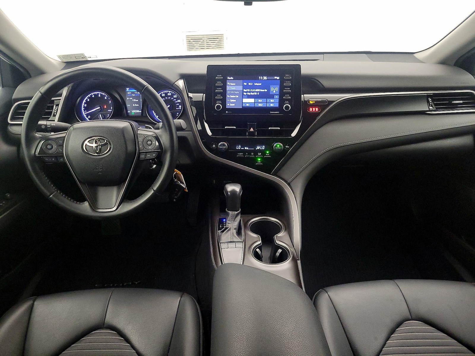 2022 Toyota Camry SE - Photo 10