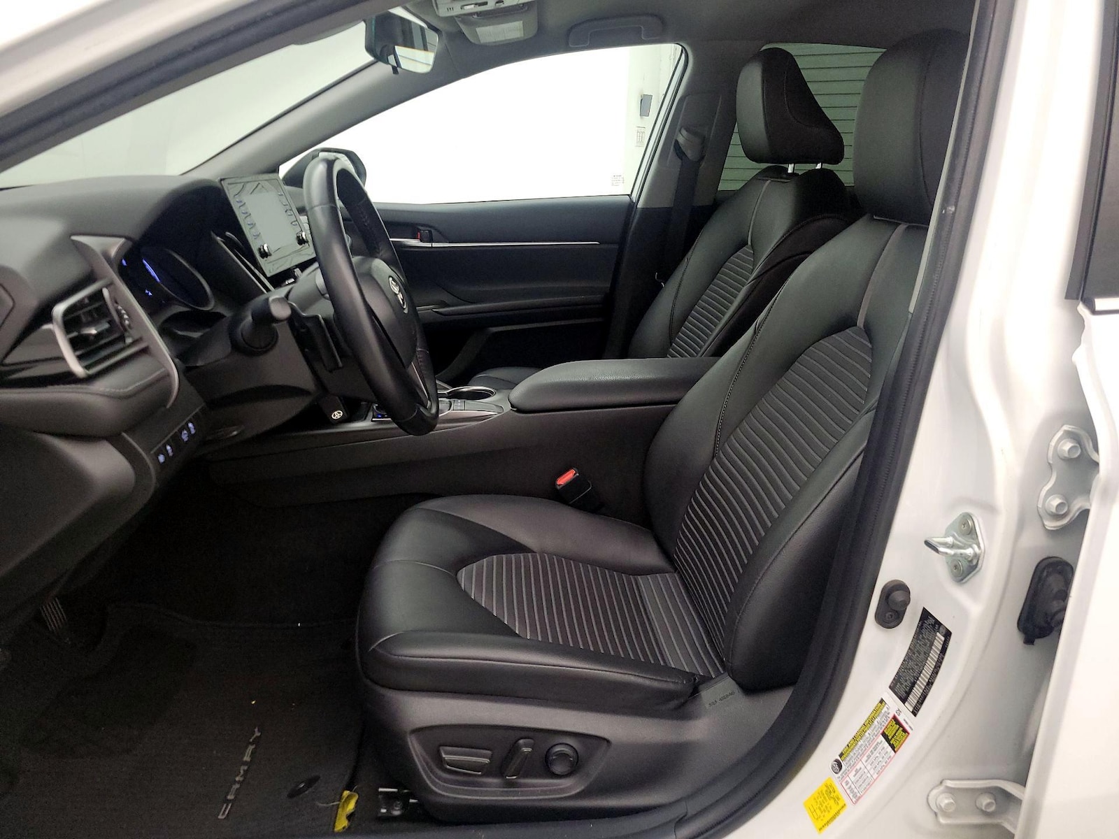 2022 Toyota Camry SE - Photo 12