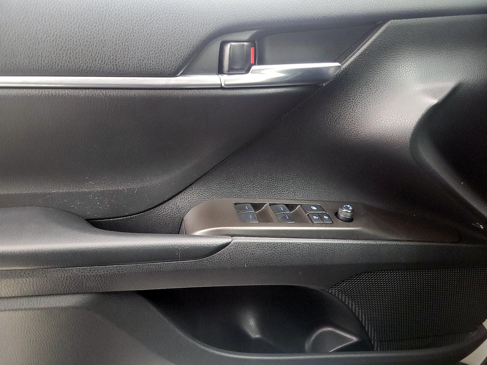 2022 Toyota Camry SE - Photo 13
