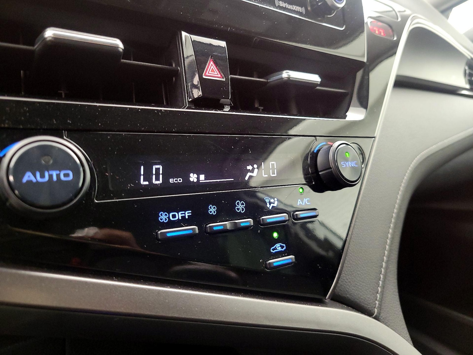 2022 Toyota Camry SE - Photo 17