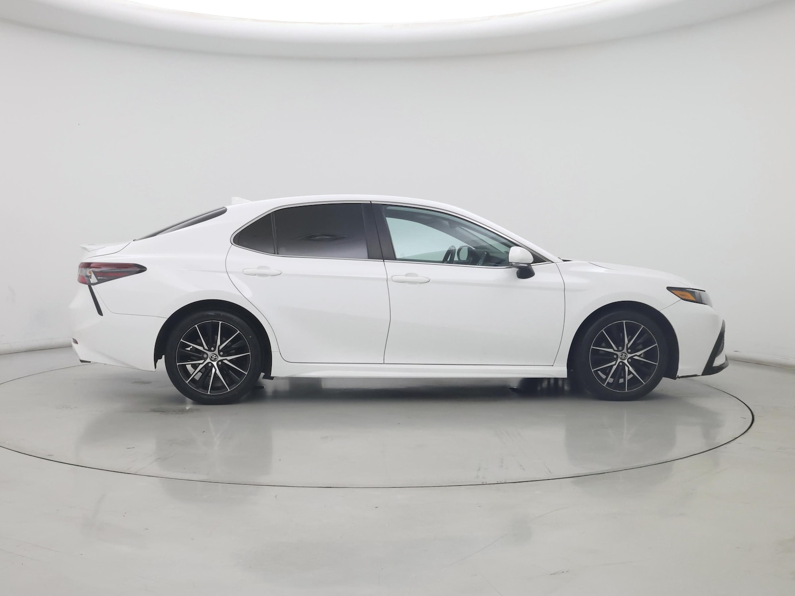 2022 Toyota Camry SE - Photo 8