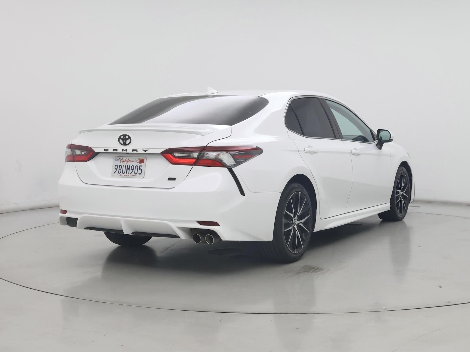2022 Toyota Camry SE - Photo 9