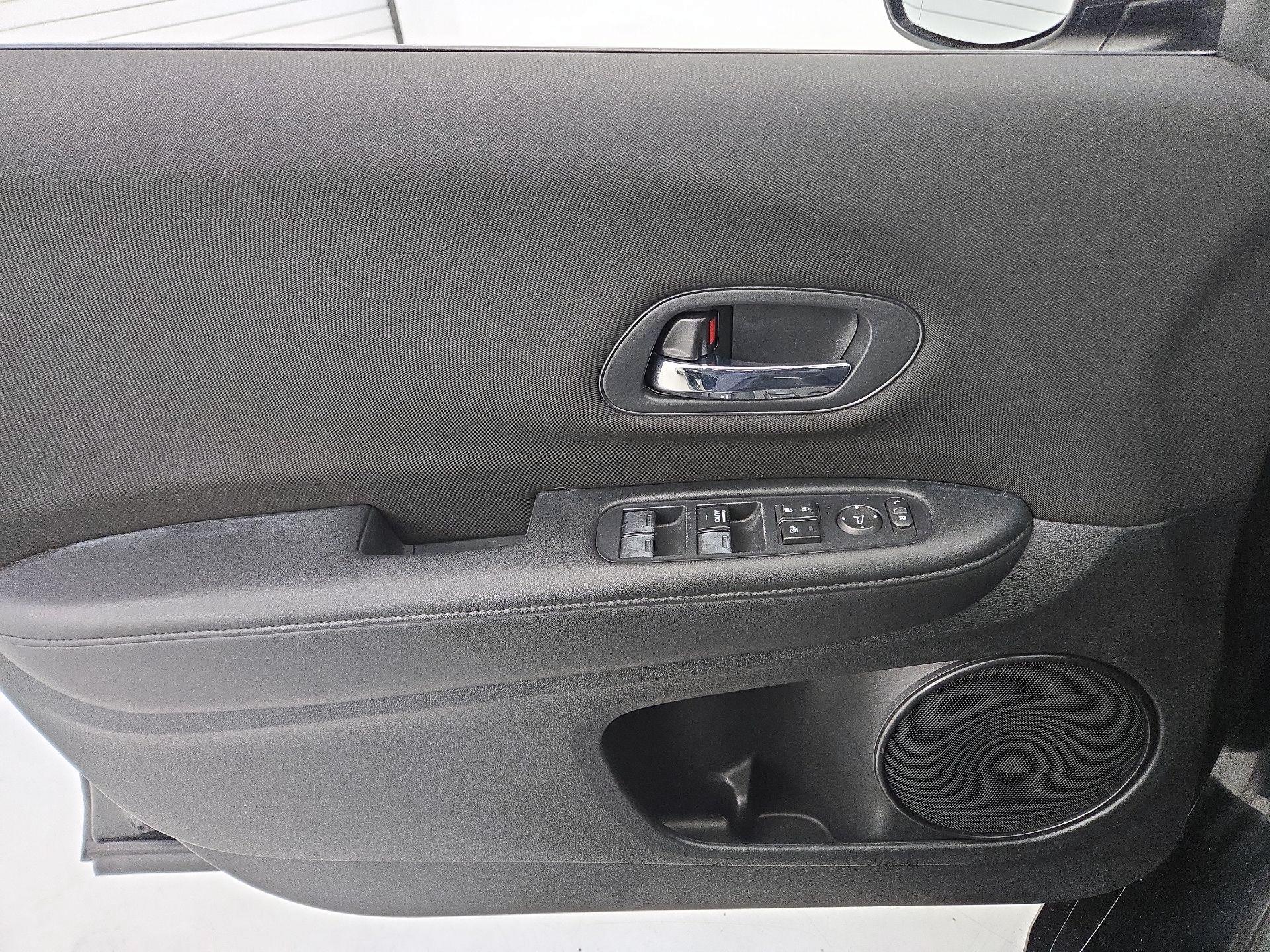 Thumbnail: 2016 Honda HR-V - 12