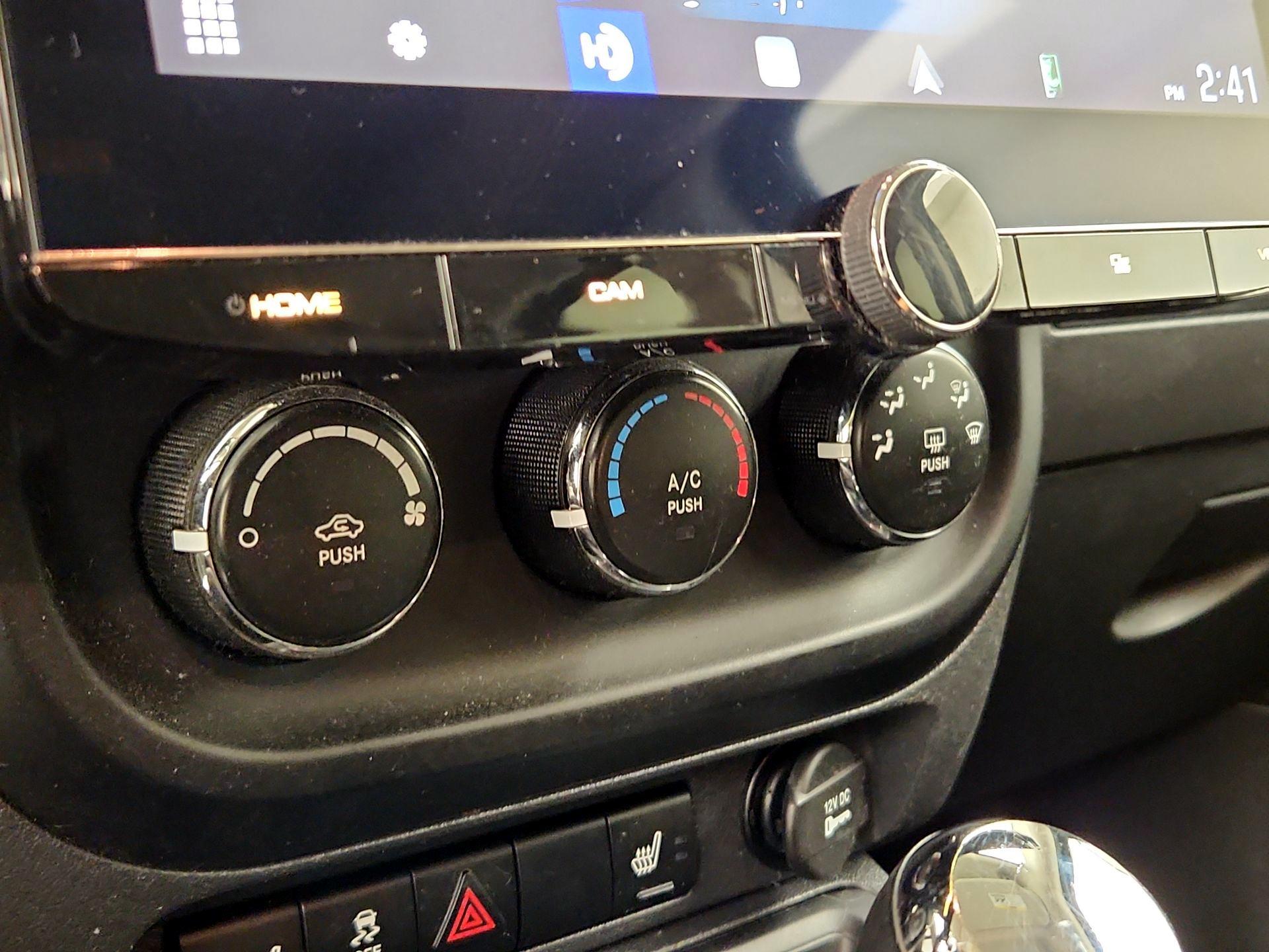 Thumbnail: 2016 Jeep Patriot - 15