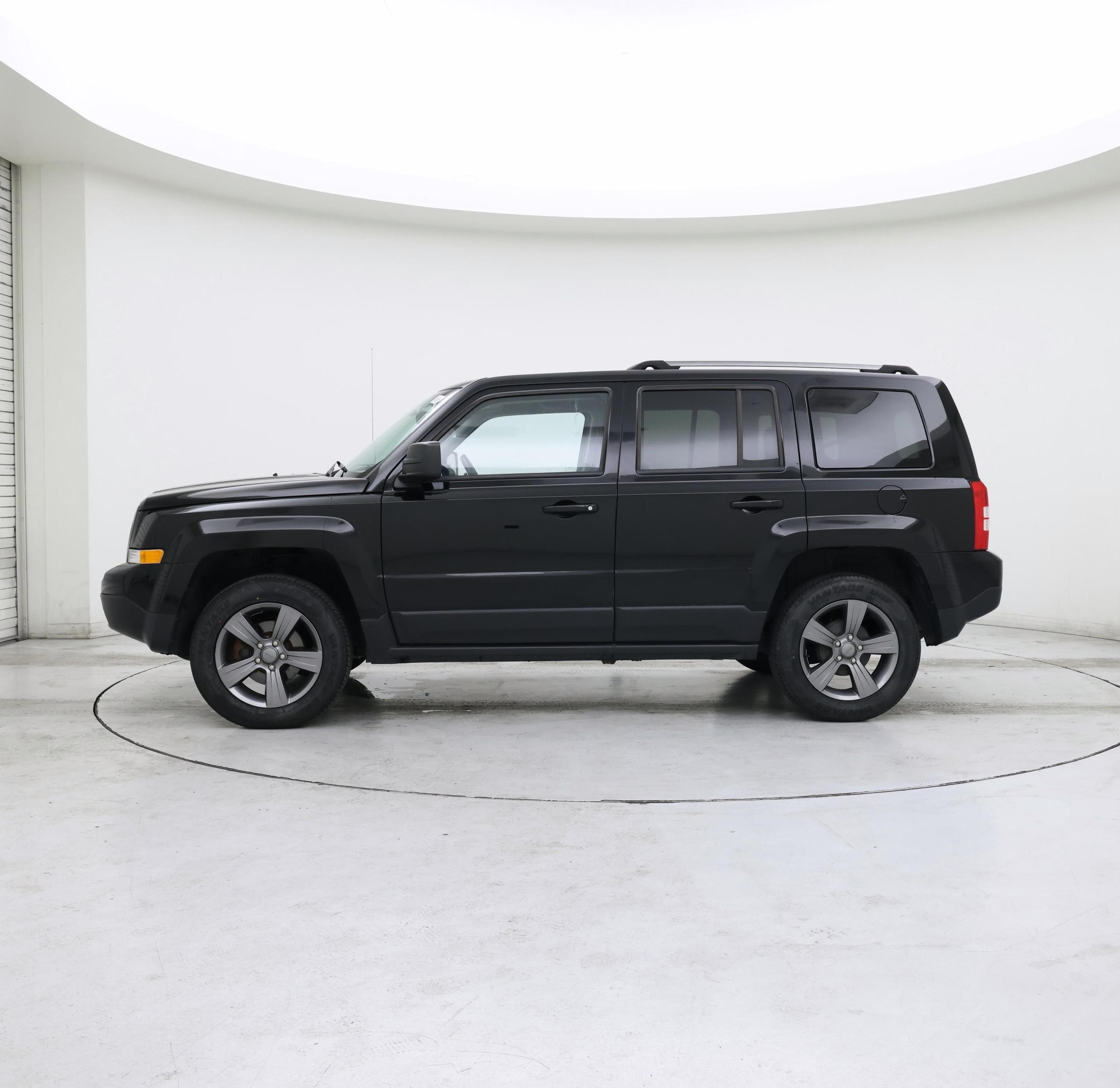 Thumbnail: 2016 Jeep Patriot - 3
