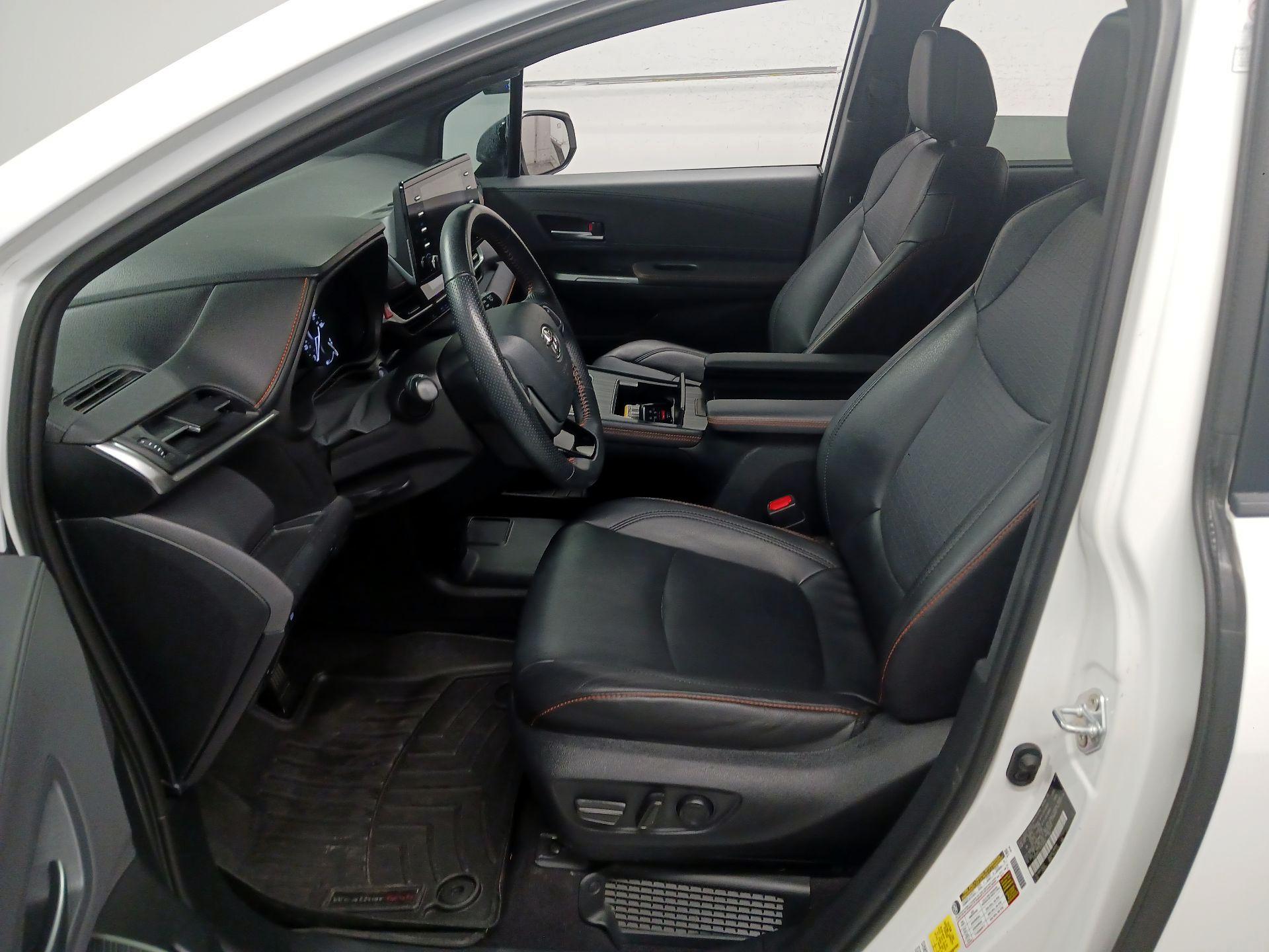 Thumbnail: 2021 Toyota Sienna - 11