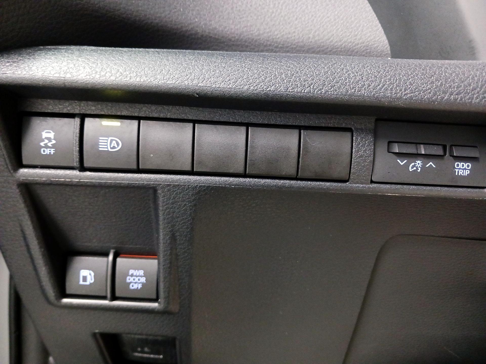 Thumbnail: 2021 Toyota Sienna - 13