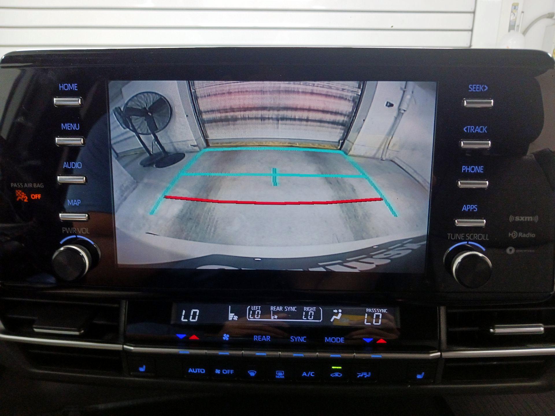 Thumbnail: 2021 Toyota Sienna - 14