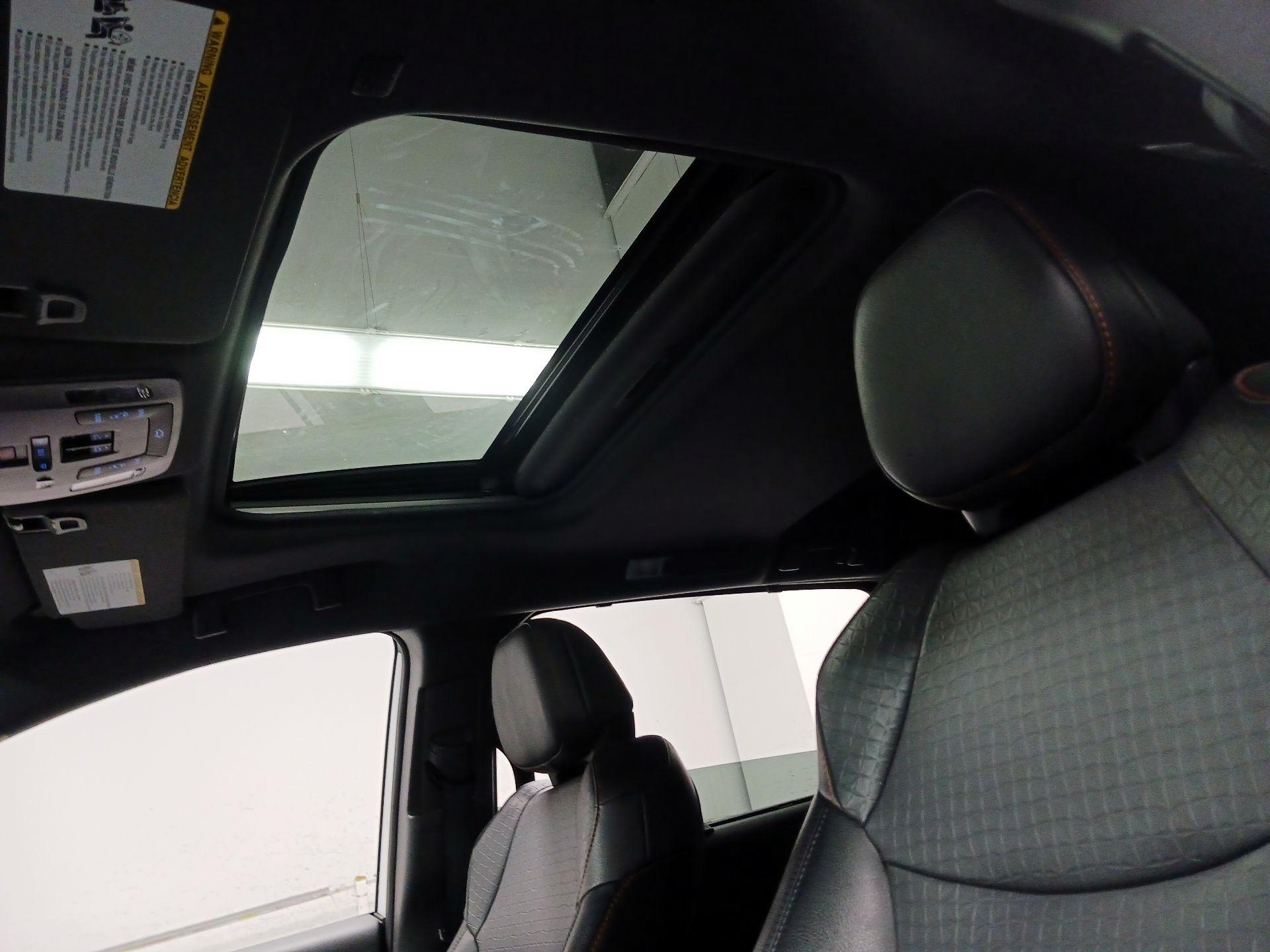 Thumbnail: 2021 Toyota Sienna - 19
