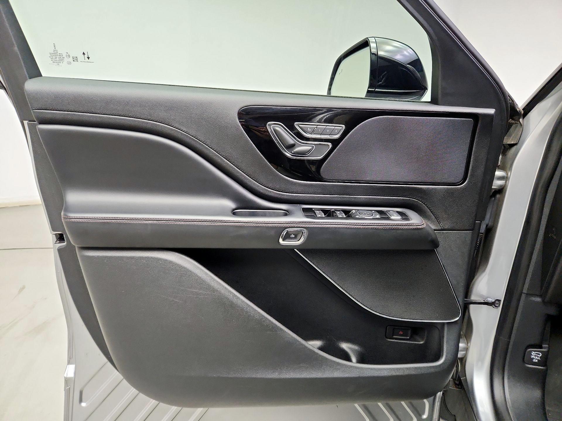 Thumbnail: 2021 Lincoln Aviator - 10