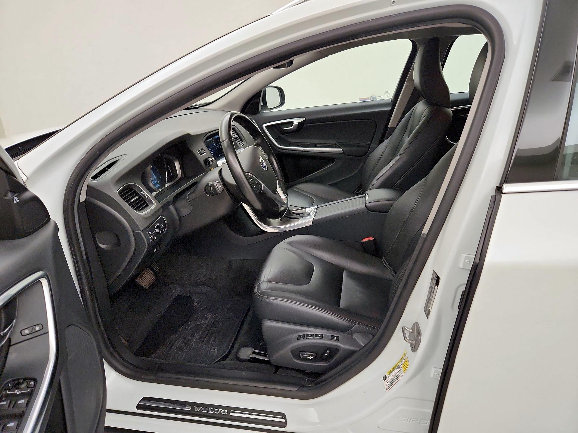 Thumbnail: 2015 Volvo V60 - 11