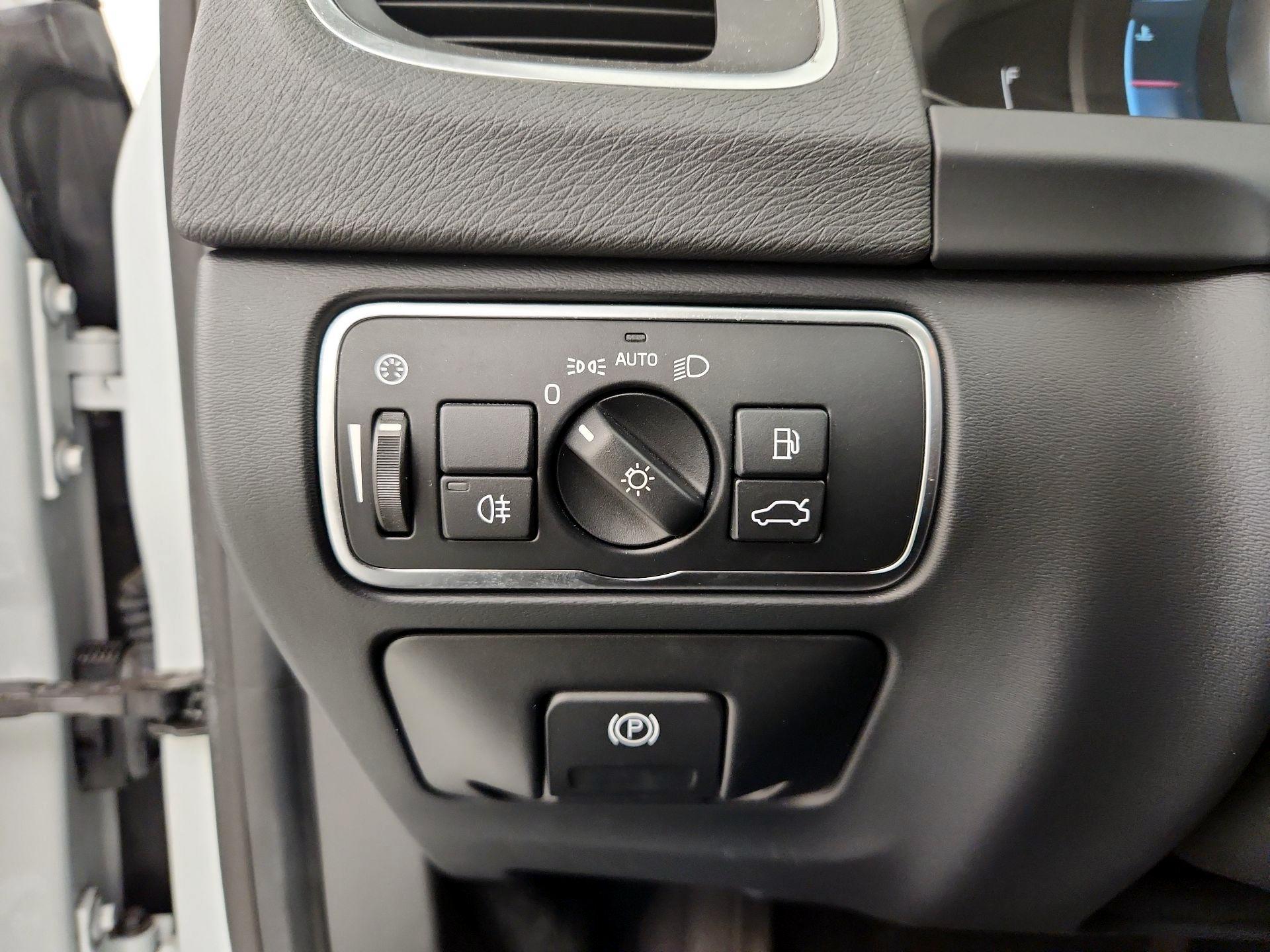 Thumbnail: 2015 Volvo V60 - 13