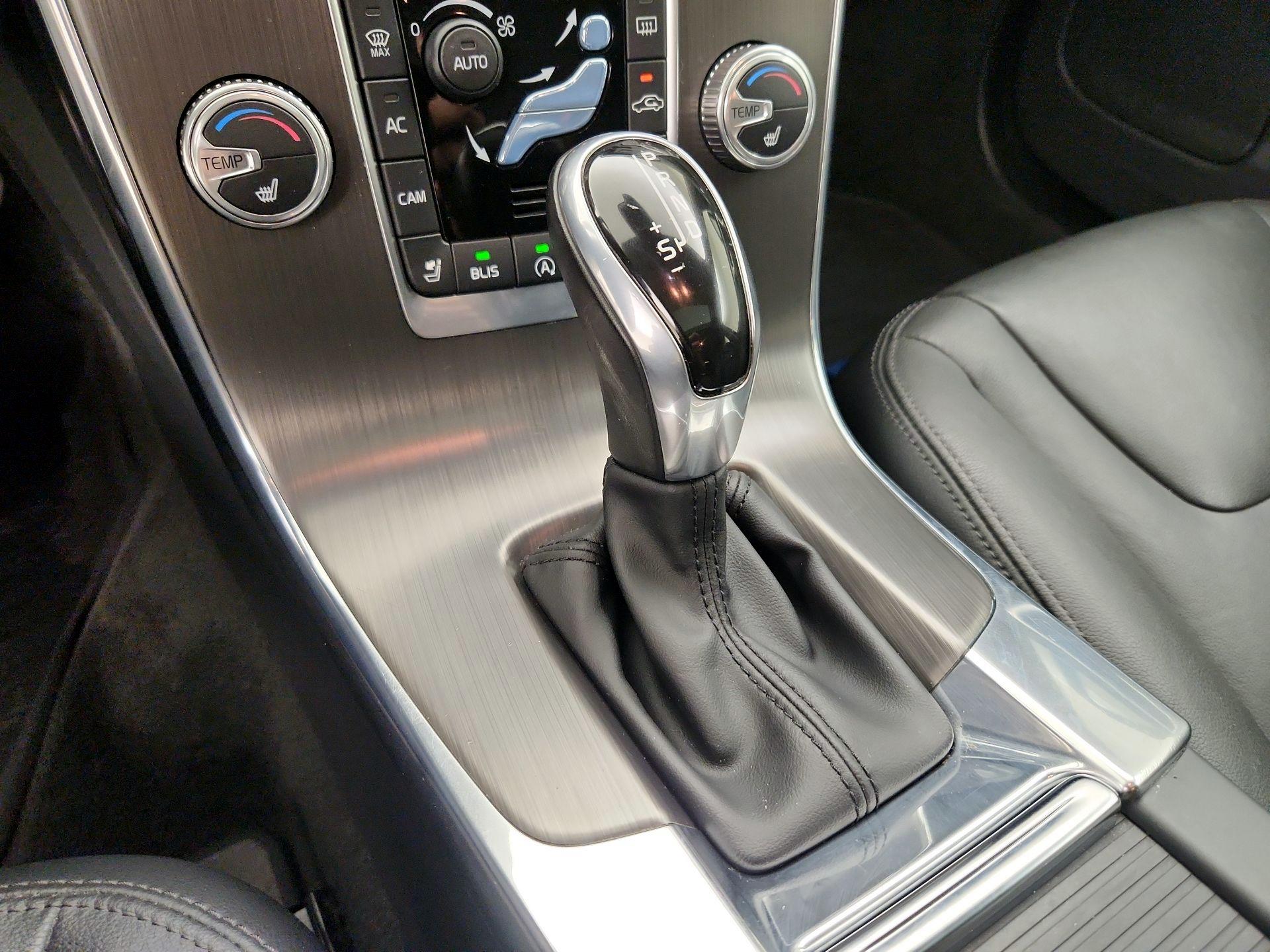 Thumbnail: 2015 Volvo V60 - 18