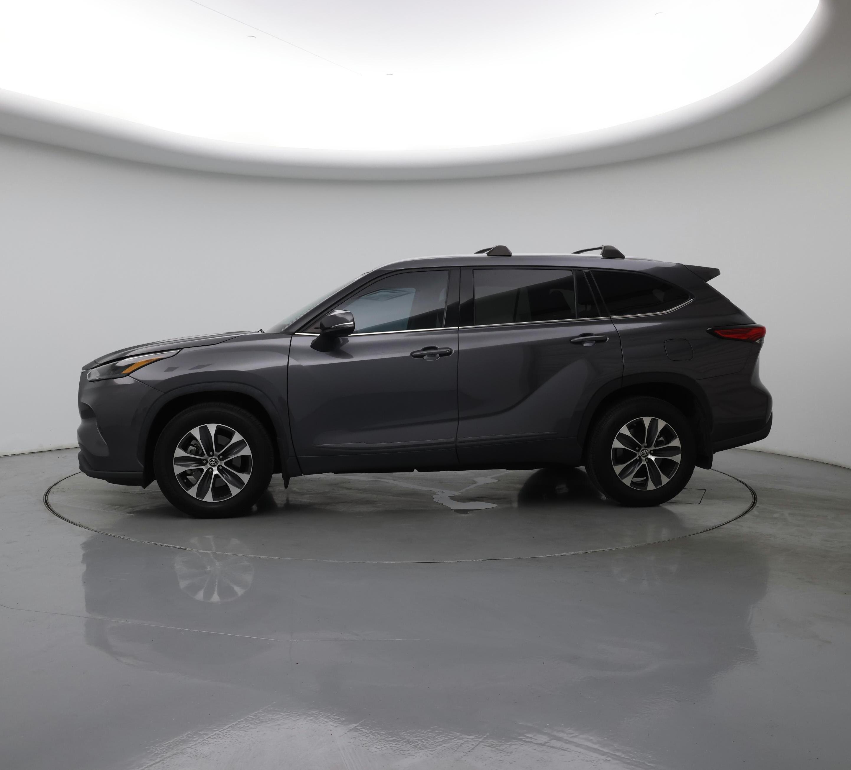 Thumbnail: 2022 Toyota Highlander - 3