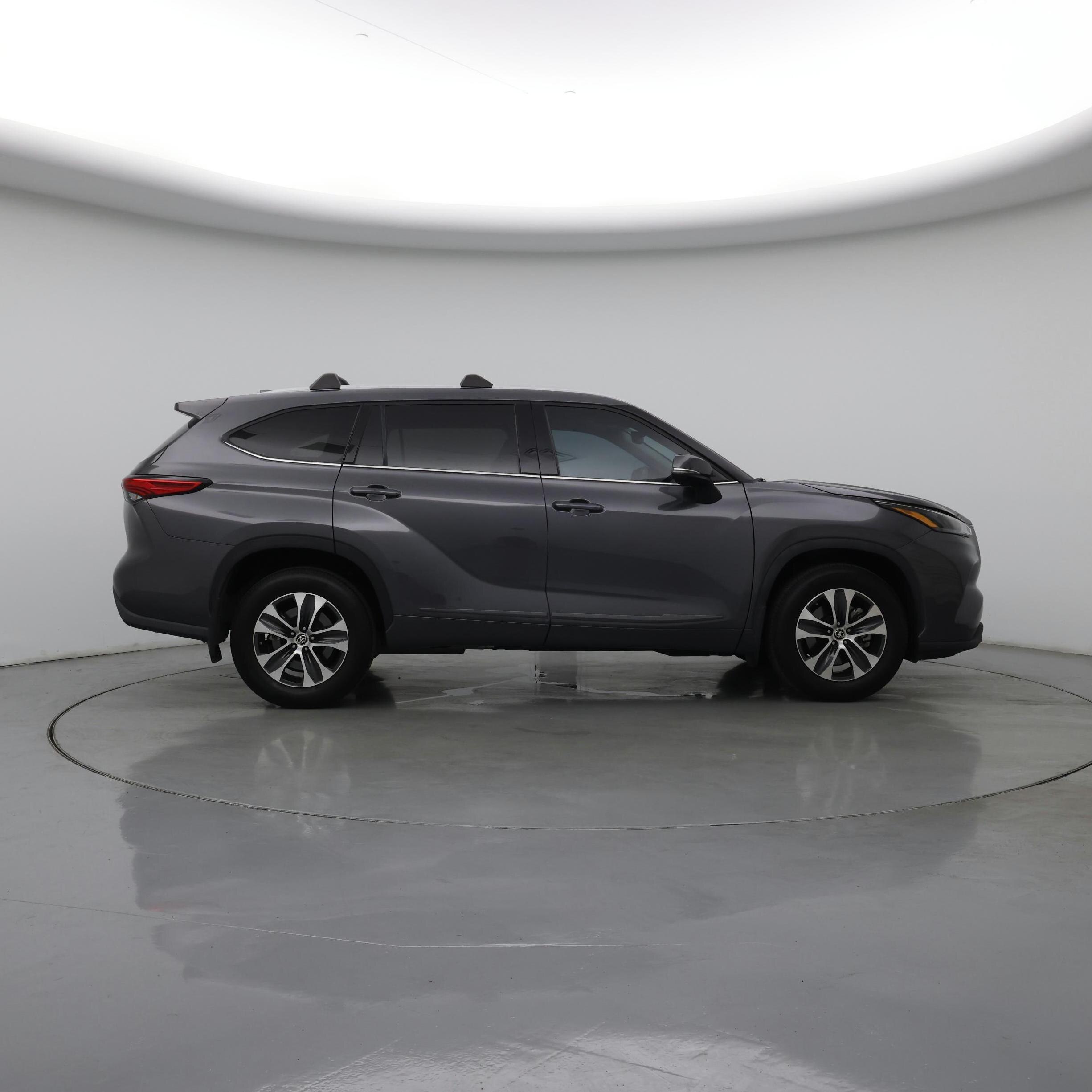 Thumbnail: 2022 Toyota Highlander - 7
