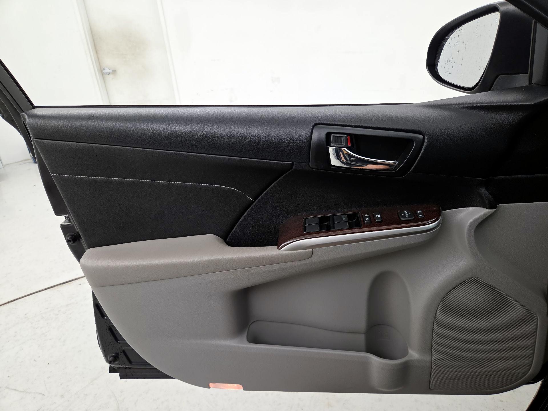 Thumbnail: 2014 Toyota Camry - 12