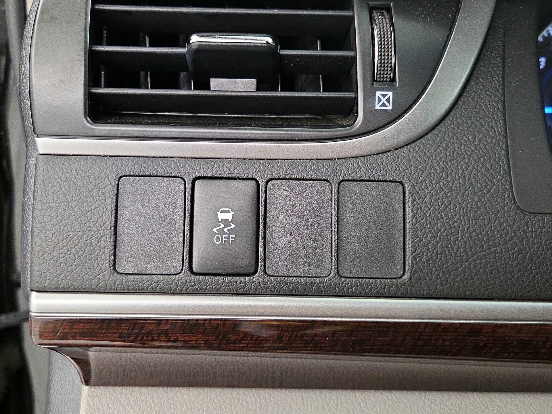 Thumbnail: 2014 Toyota Camry - 13