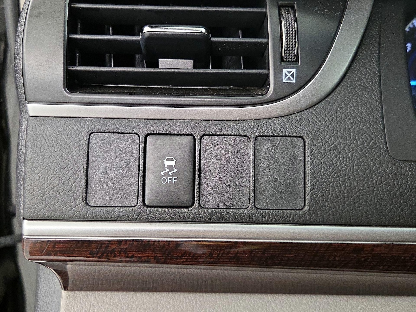 2014 Toyota Camry XLE - Photo 14