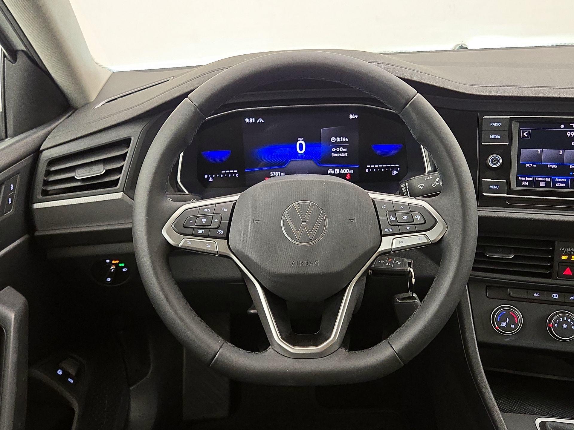 Thumbnail: 2024 Volkswagen Jetta - 10