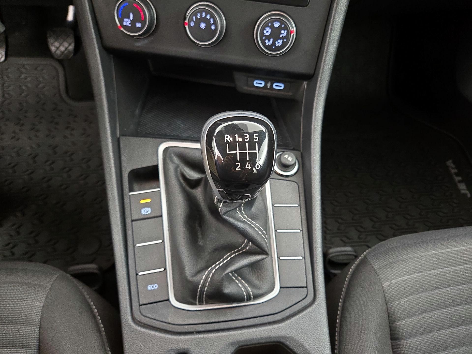 Thumbnail: 2024 Volkswagen Jetta - 17