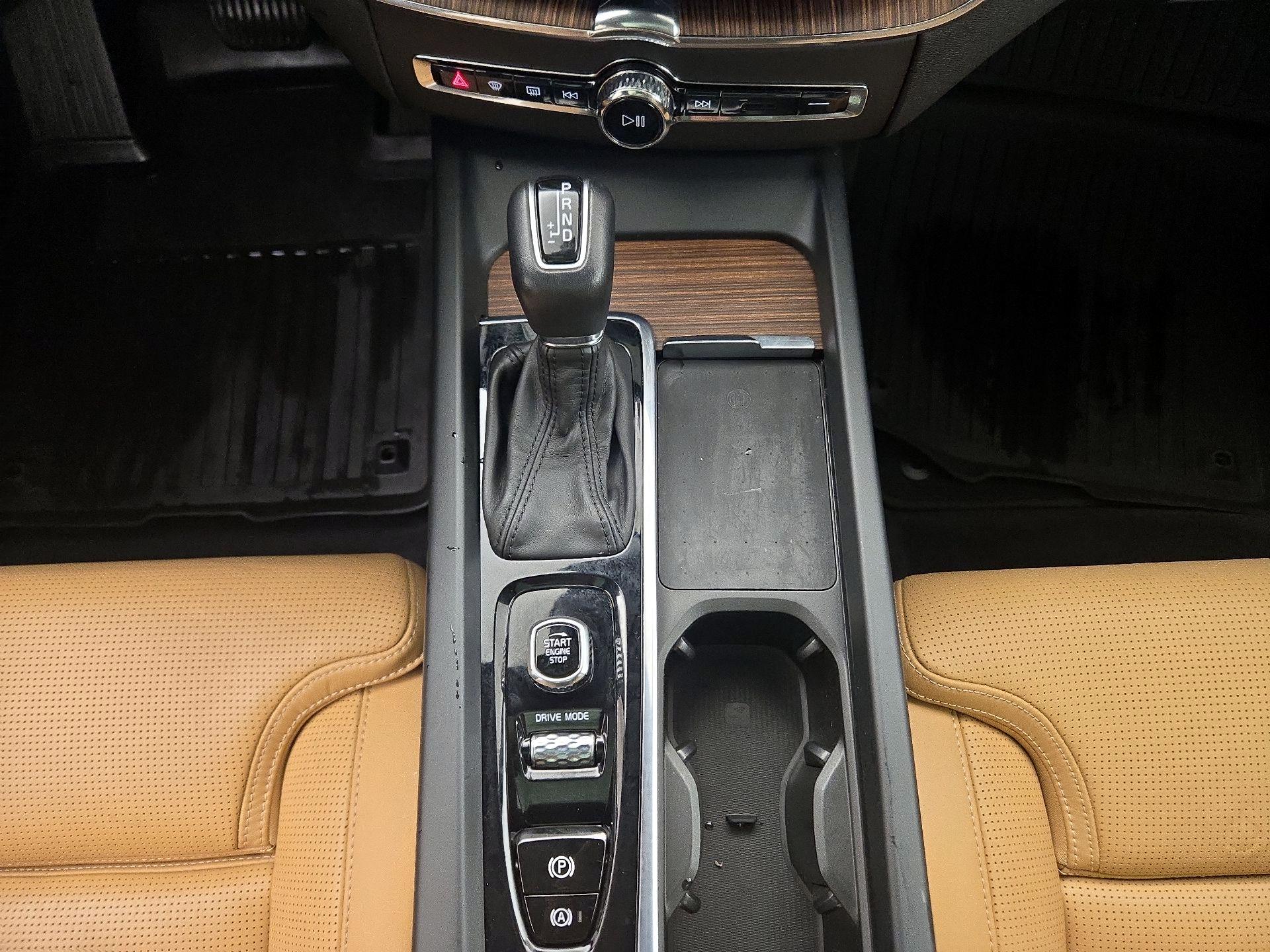Thumbnail: 2021 Volvo XC60 - 16