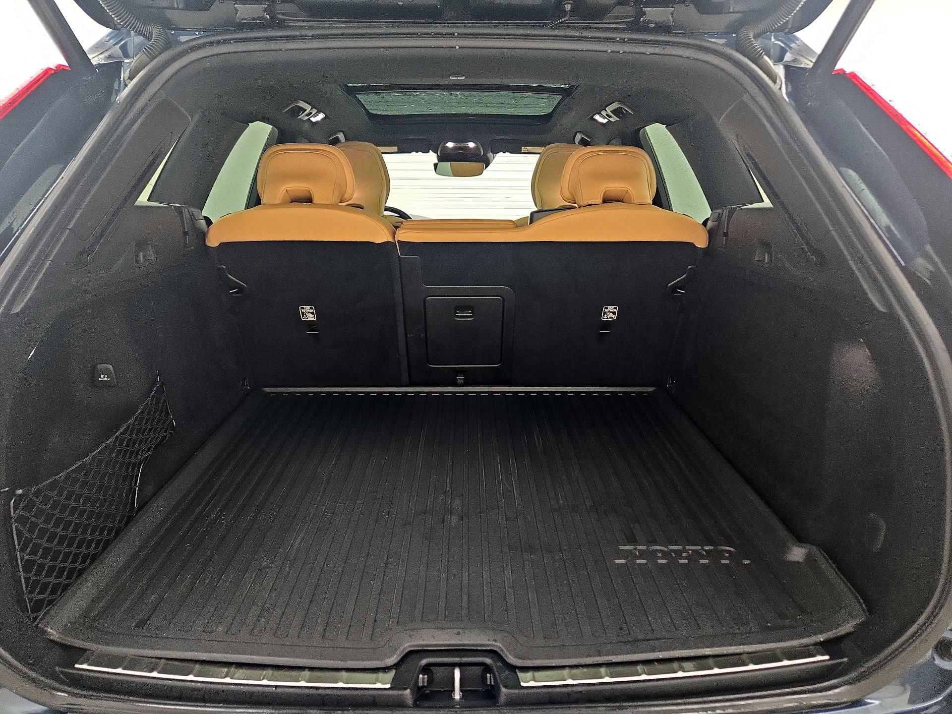 Thumbnail: 2021 Volvo XC60 - 17
