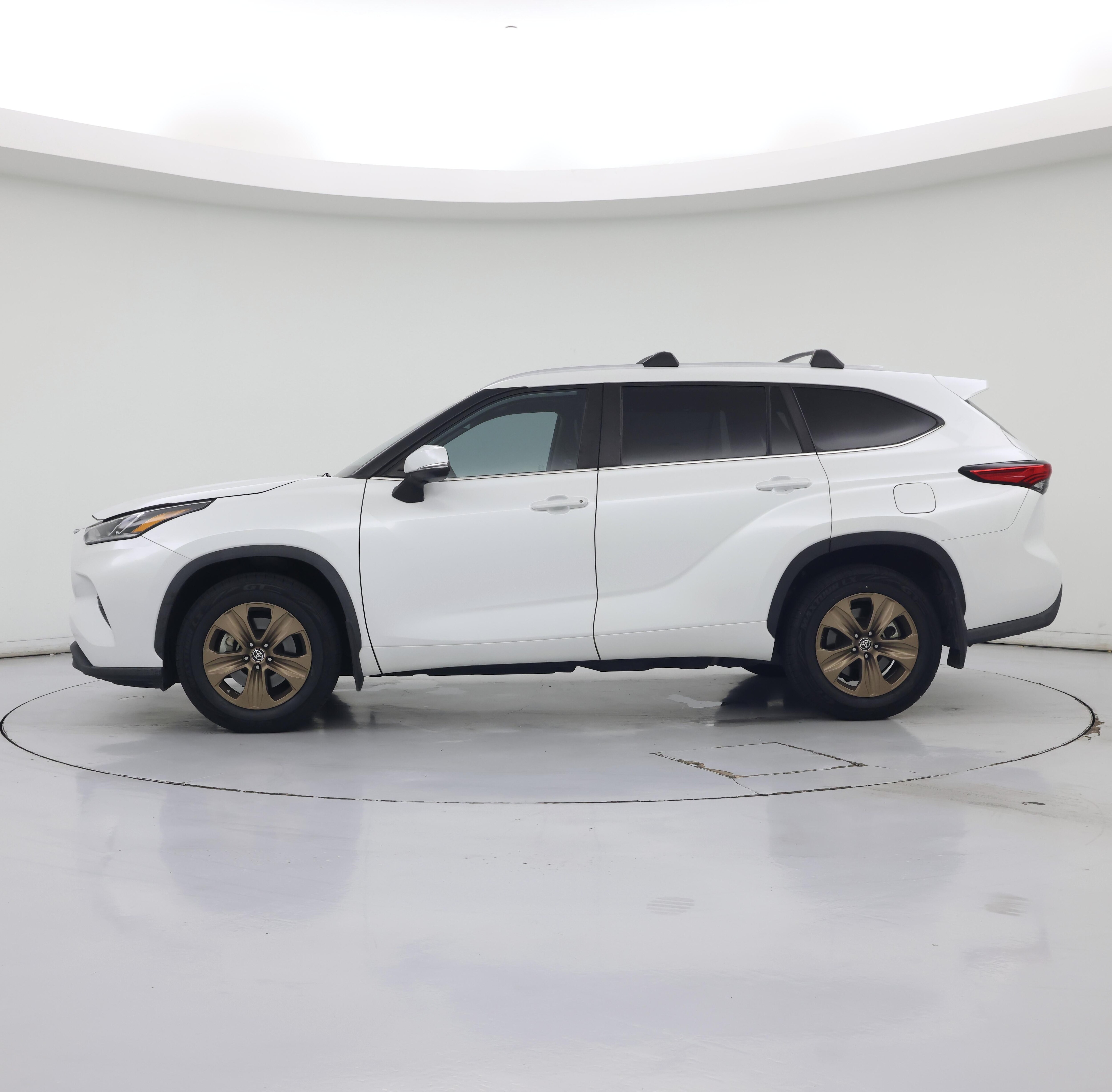 Thumbnail: 2023 Toyota Highlander - 3