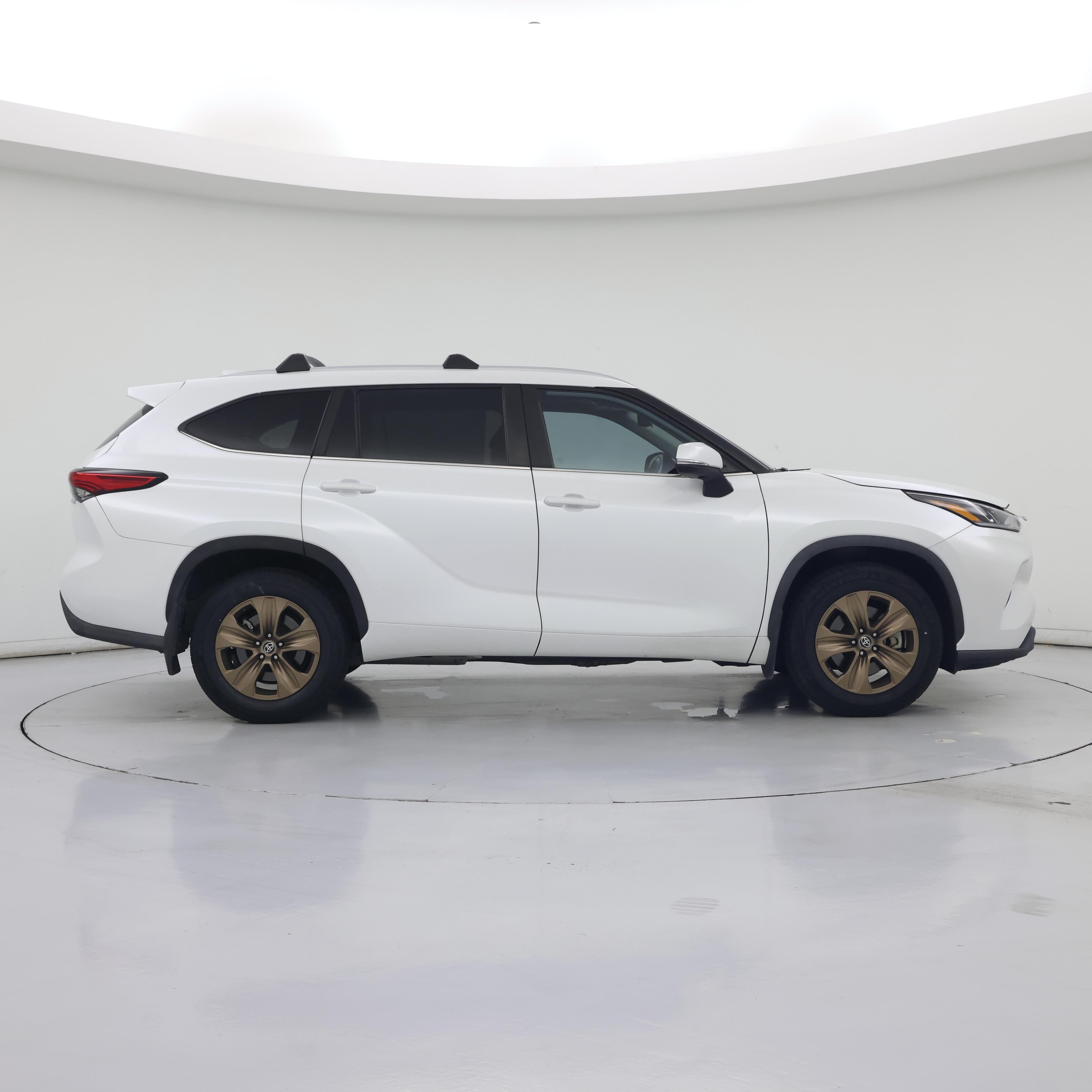 Thumbnail: 2023 Toyota Highlander - 7