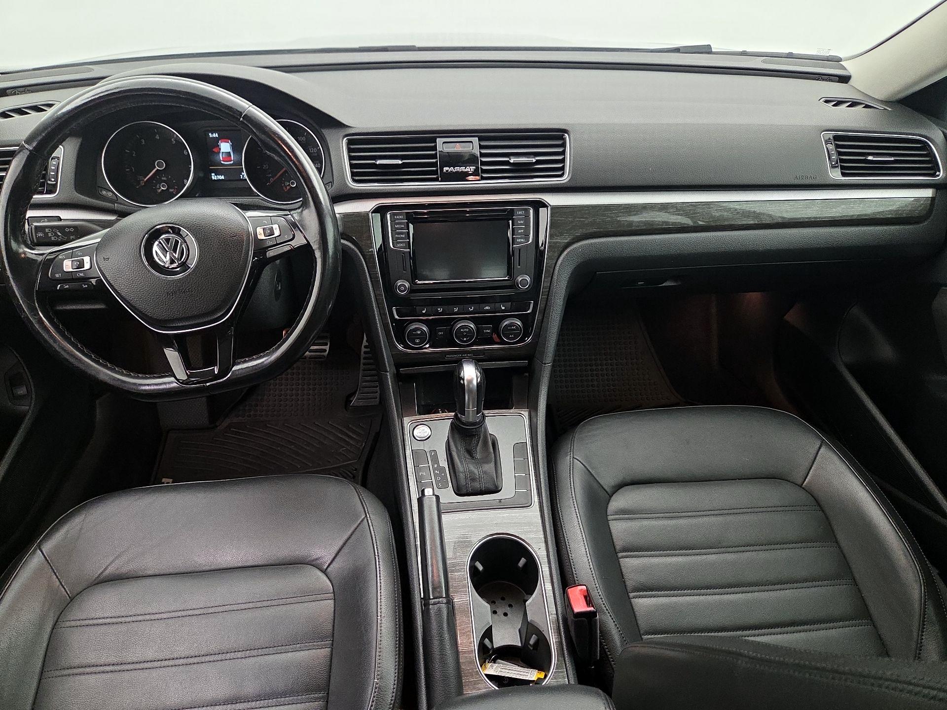 Thumbnail: 2018 Volkswagen Passat - 9