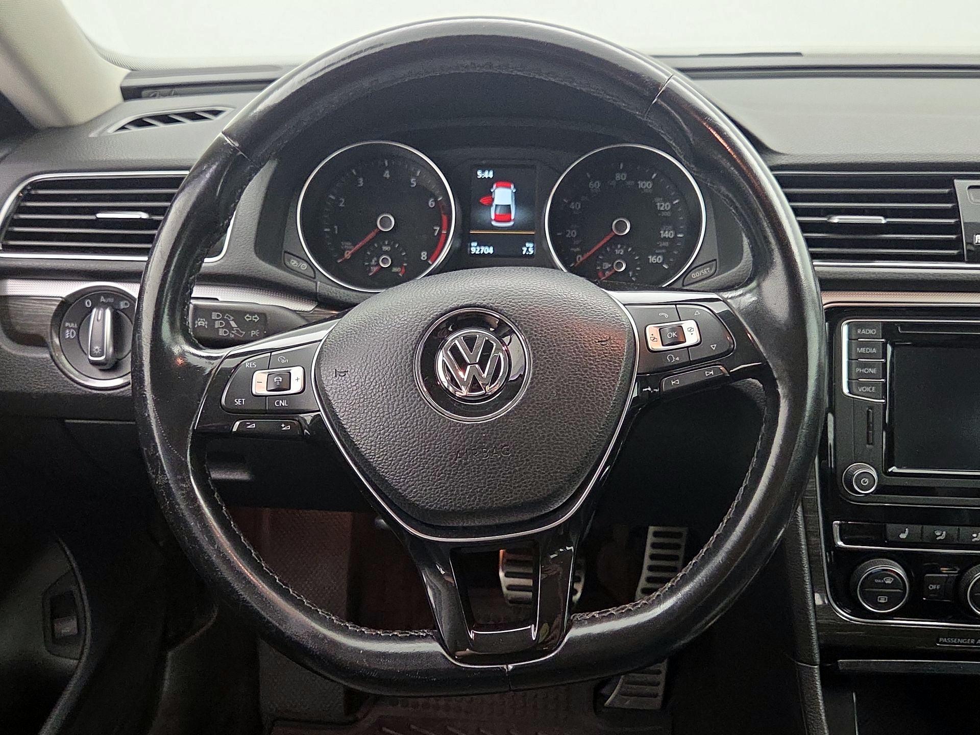 Thumbnail: 2018 Volkswagen Passat - 10