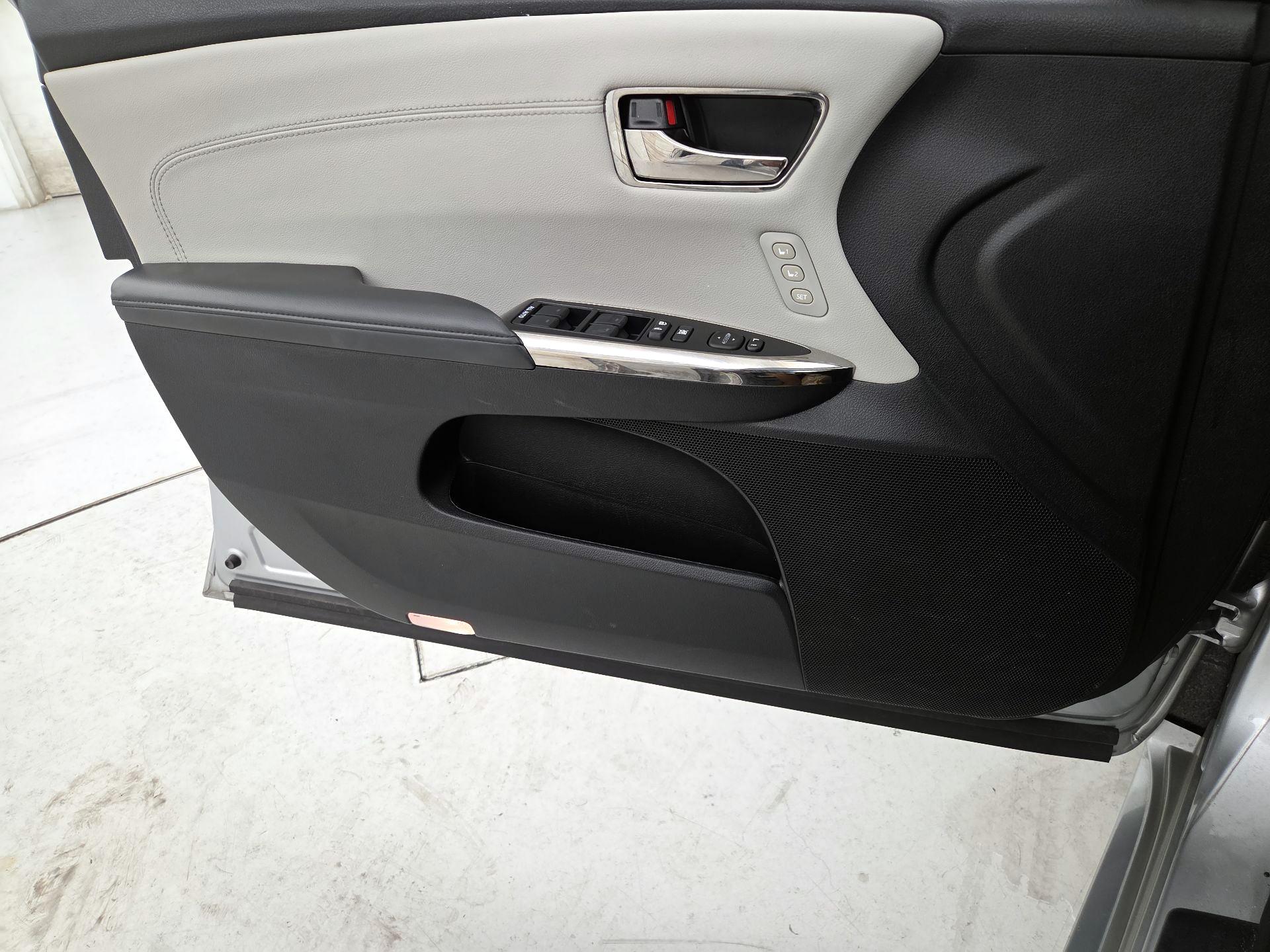 Thumbnail: 2016 Toyota Avalon - 12